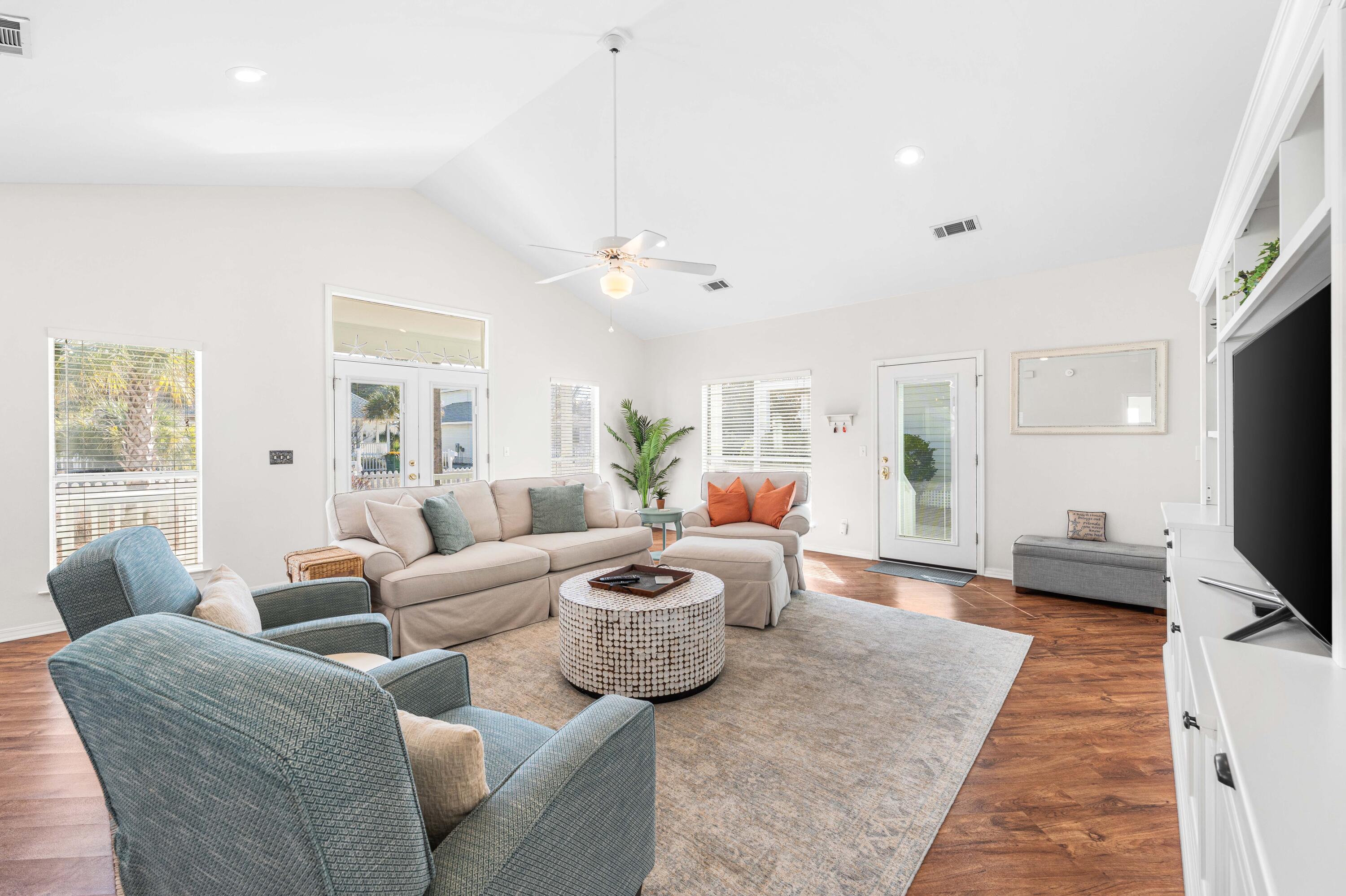 CRYSTAL BEACH COTTAGES - Residential