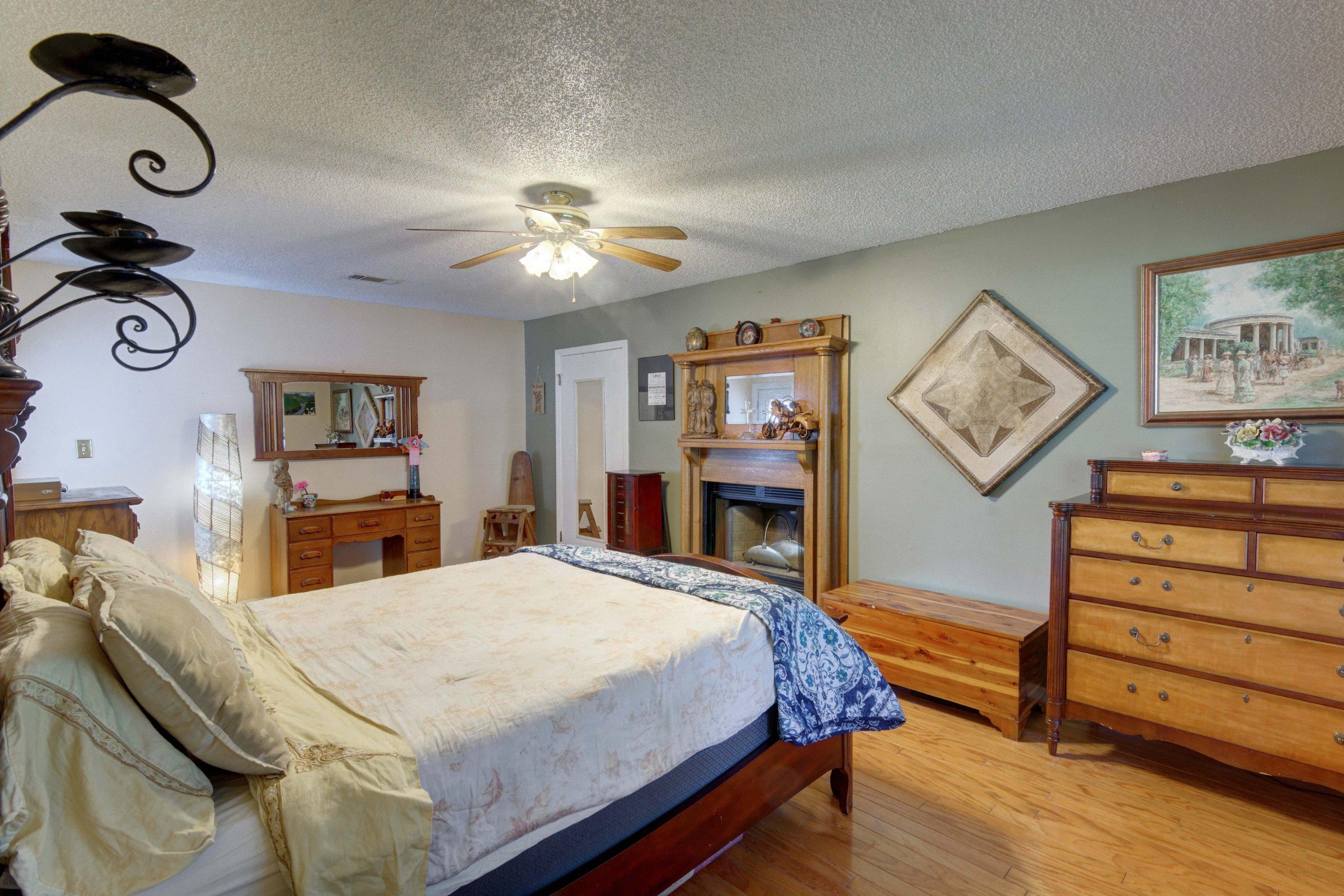 EAST BAY RIVER ESTATES - Residential