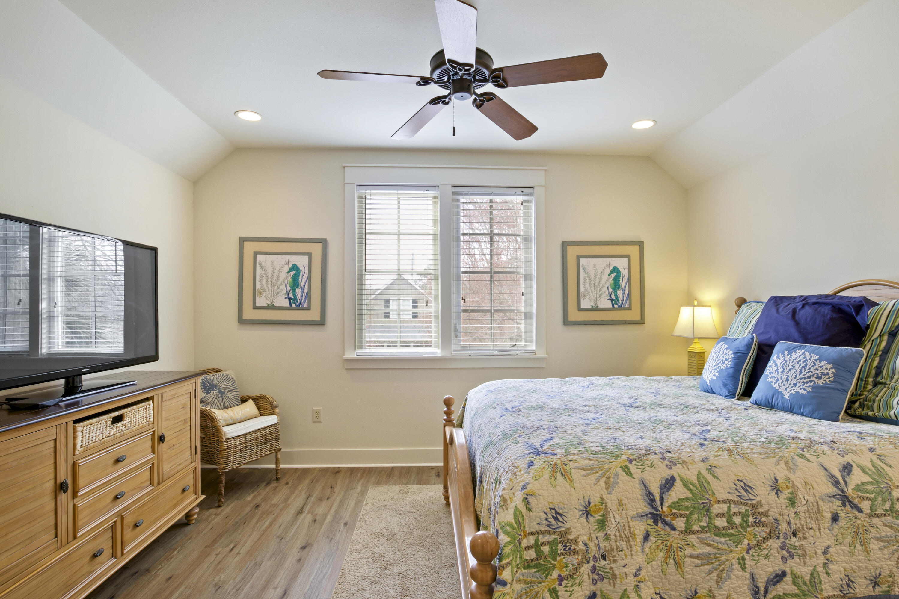 BUNGALOS AT SANDESTIN - Residential