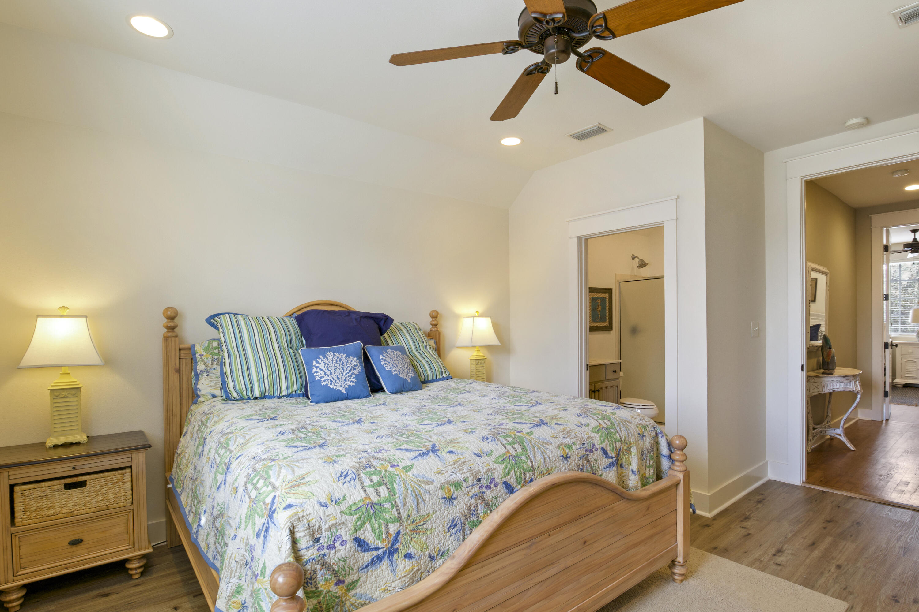 BUNGALOS AT SANDESTIN - Residential