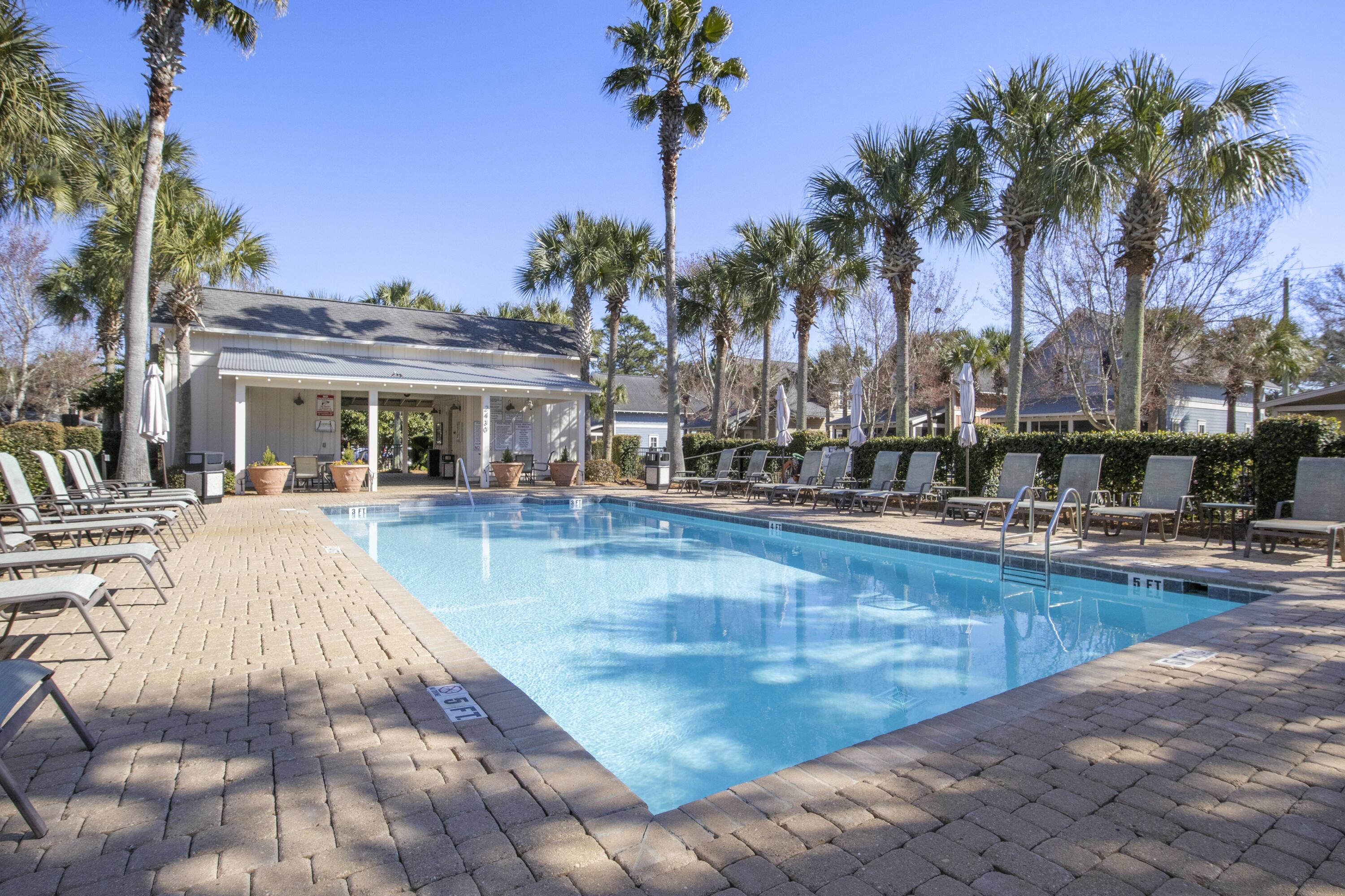 BUNGALOS AT SANDESTIN - Residential