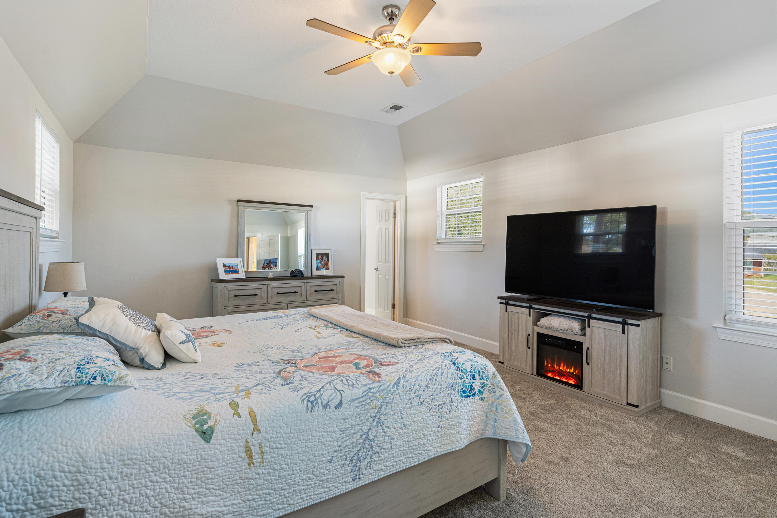 MARINERS COVE - Residential