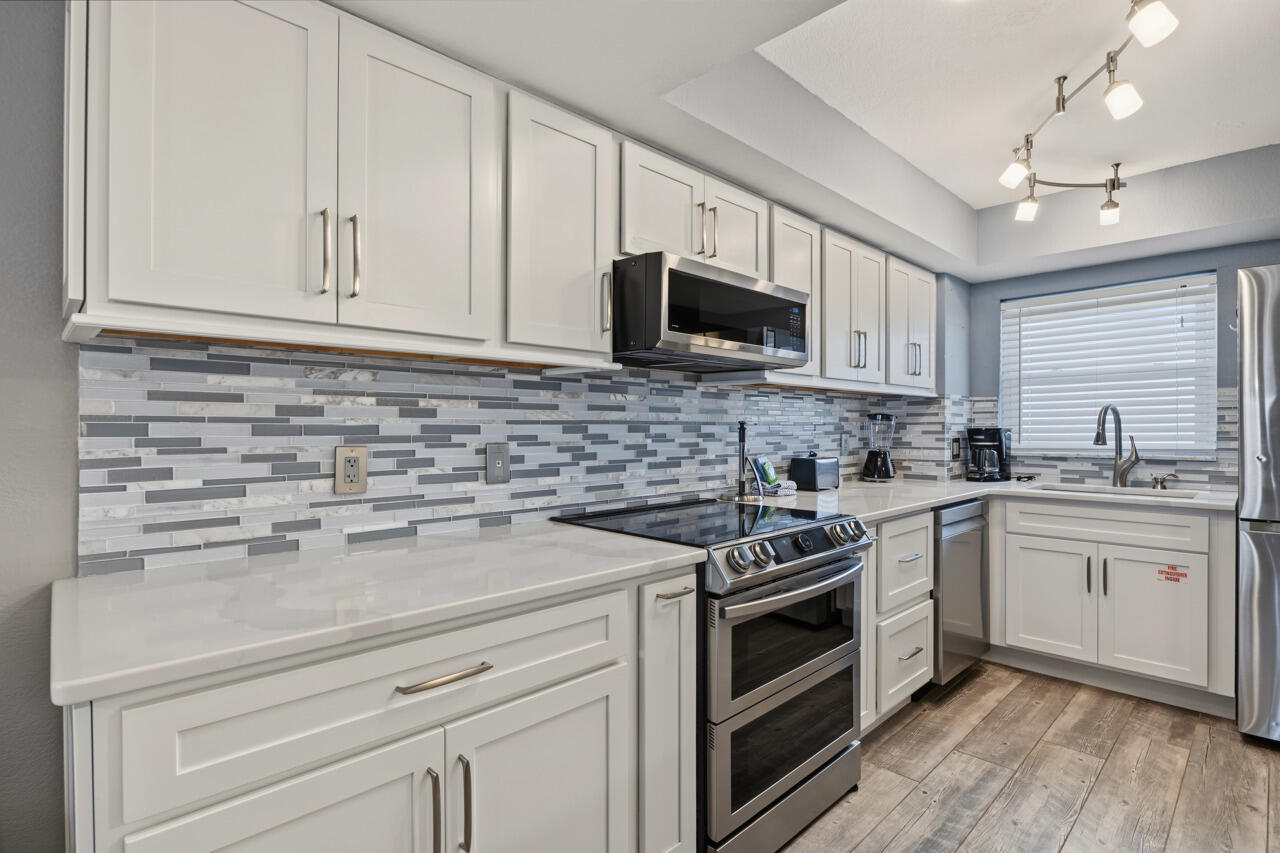 909 Santa Rosa Boulevard 237