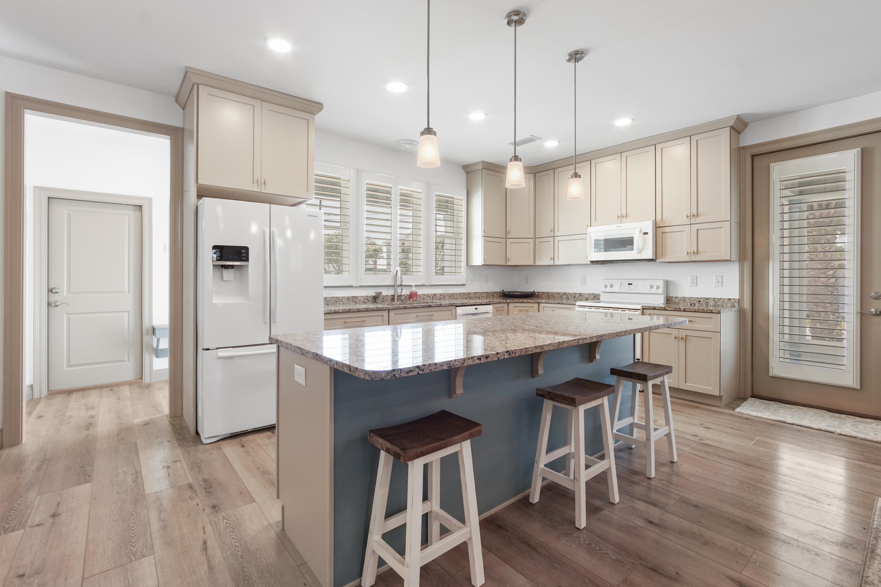 LAGUNA BEACH ESTATES 9TH ADDN - Residential