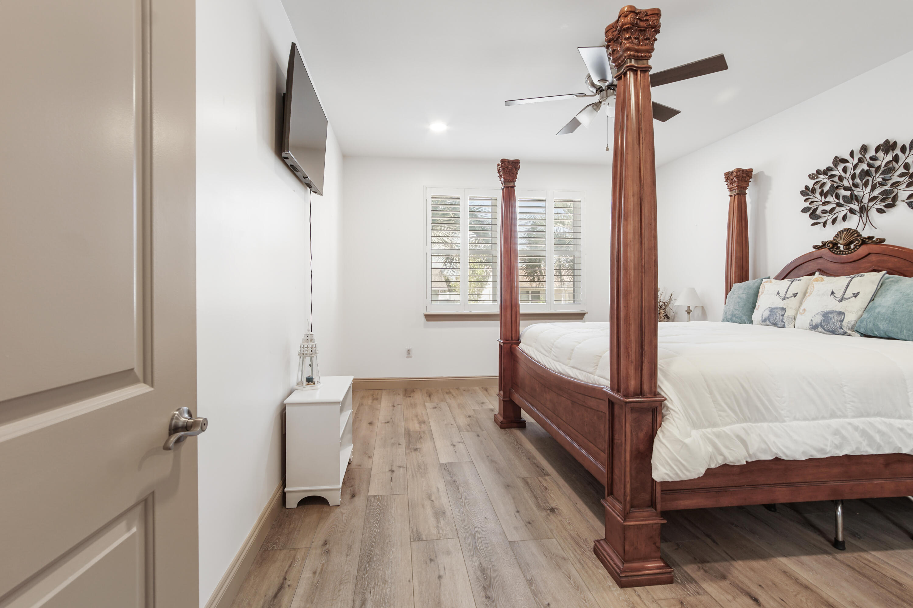 LAGUNA BEACH ESTATES 9TH ADDN - Residential