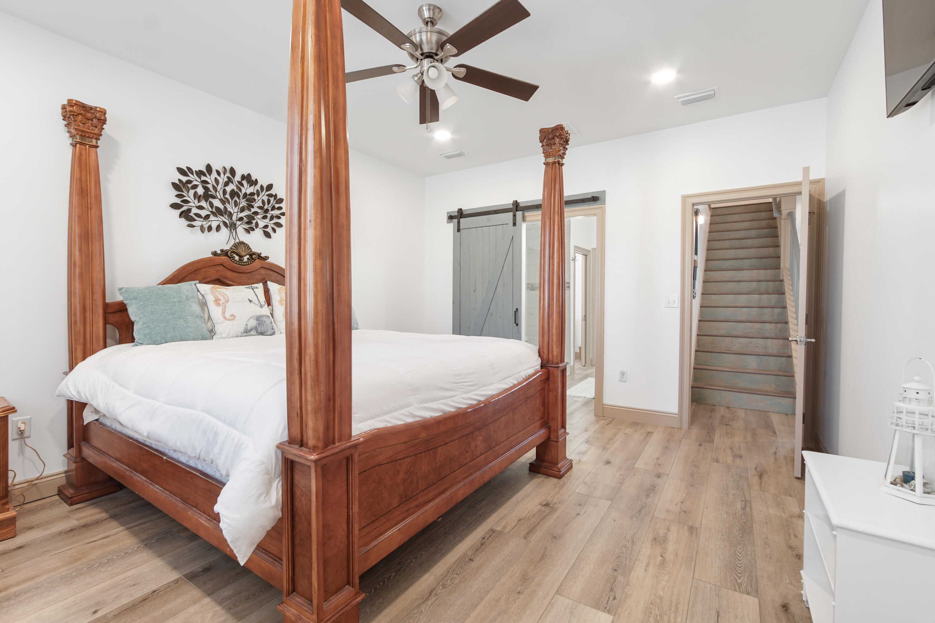 LAGUNA BEACH ESTATES 9TH ADDN - Residential