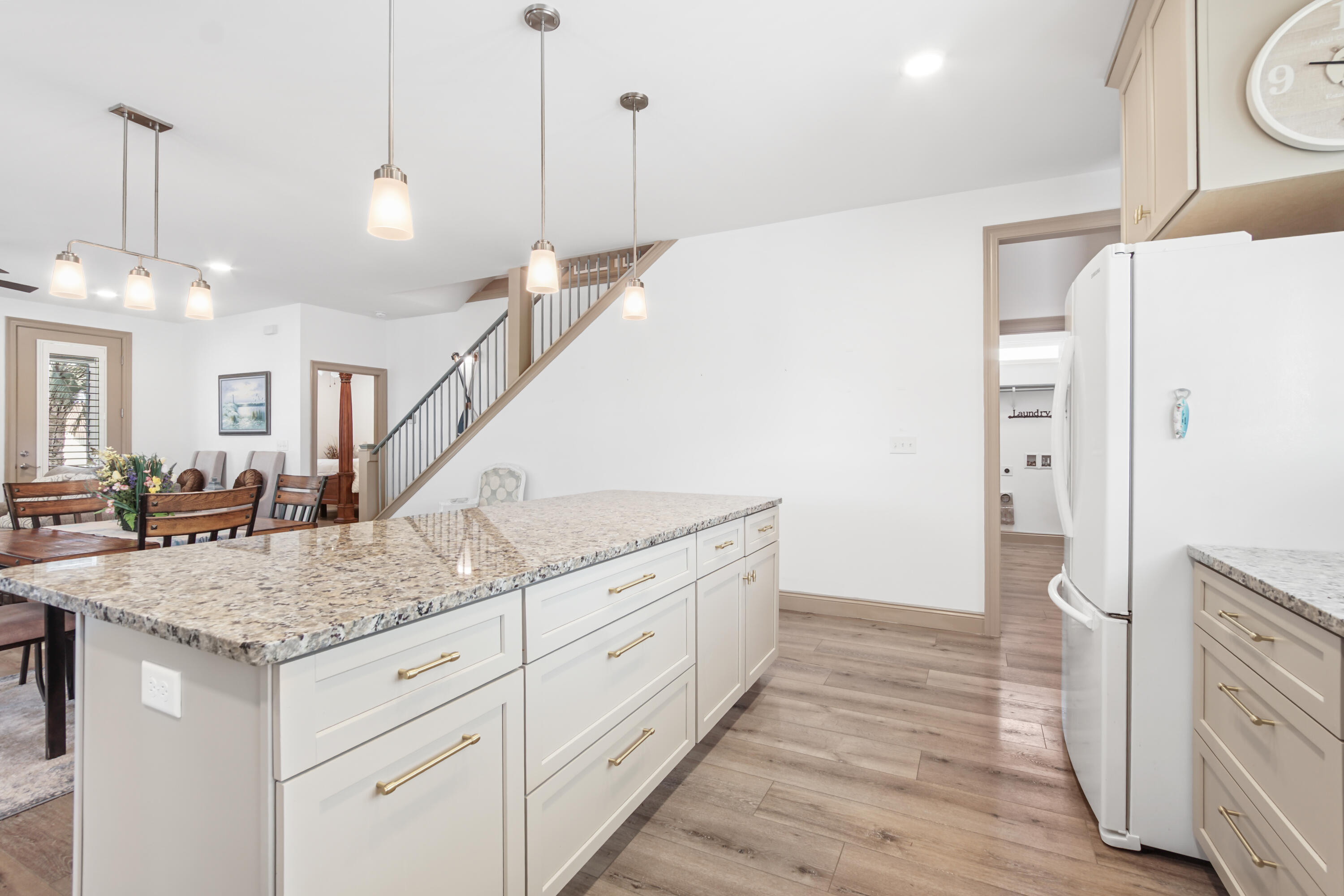 LAGUNA BEACH ESTATES 9TH ADDN - Residential