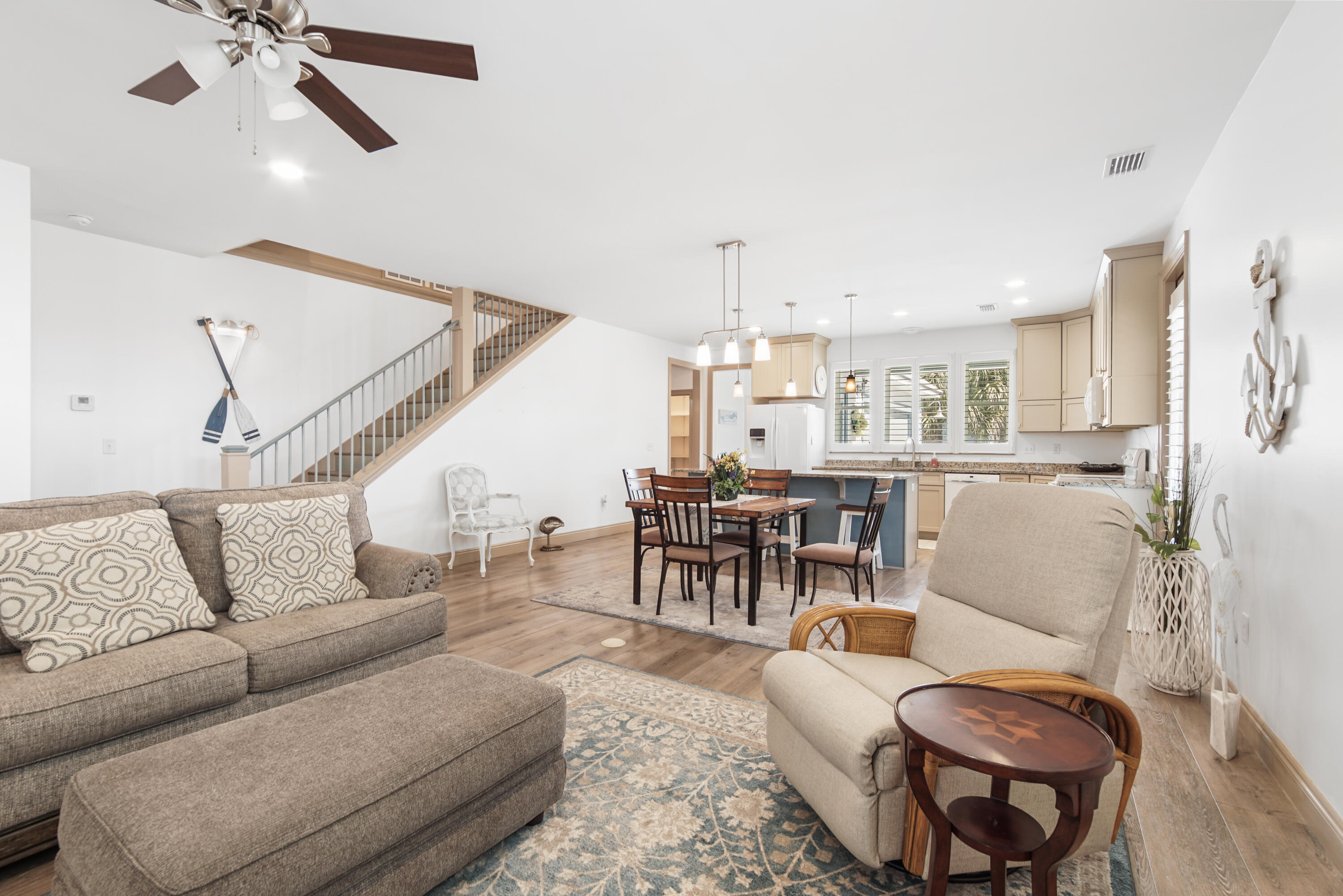 LAGUNA BEACH ESTATES 9TH ADDN - Residential