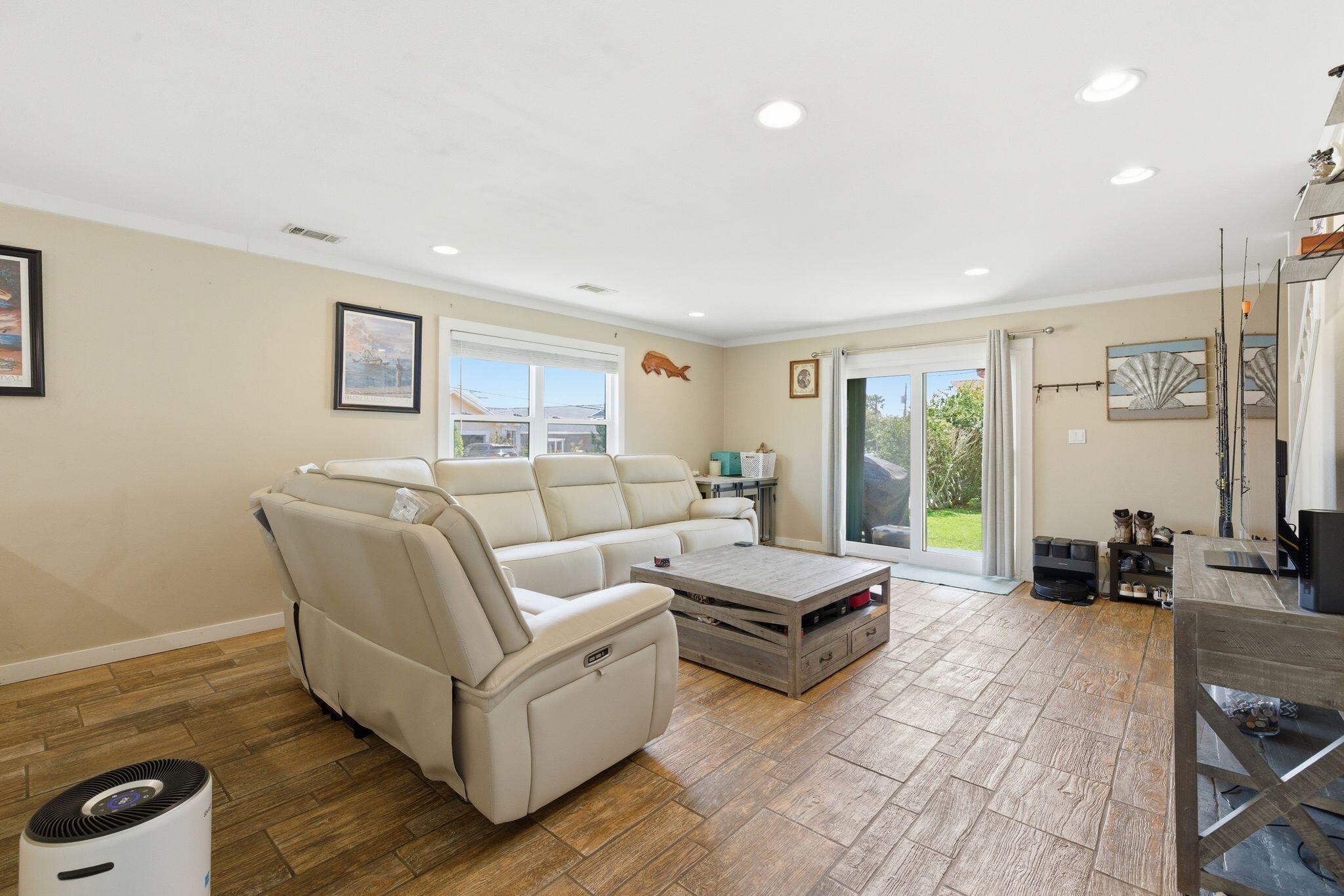 LA MAR WEST T/H - Residential