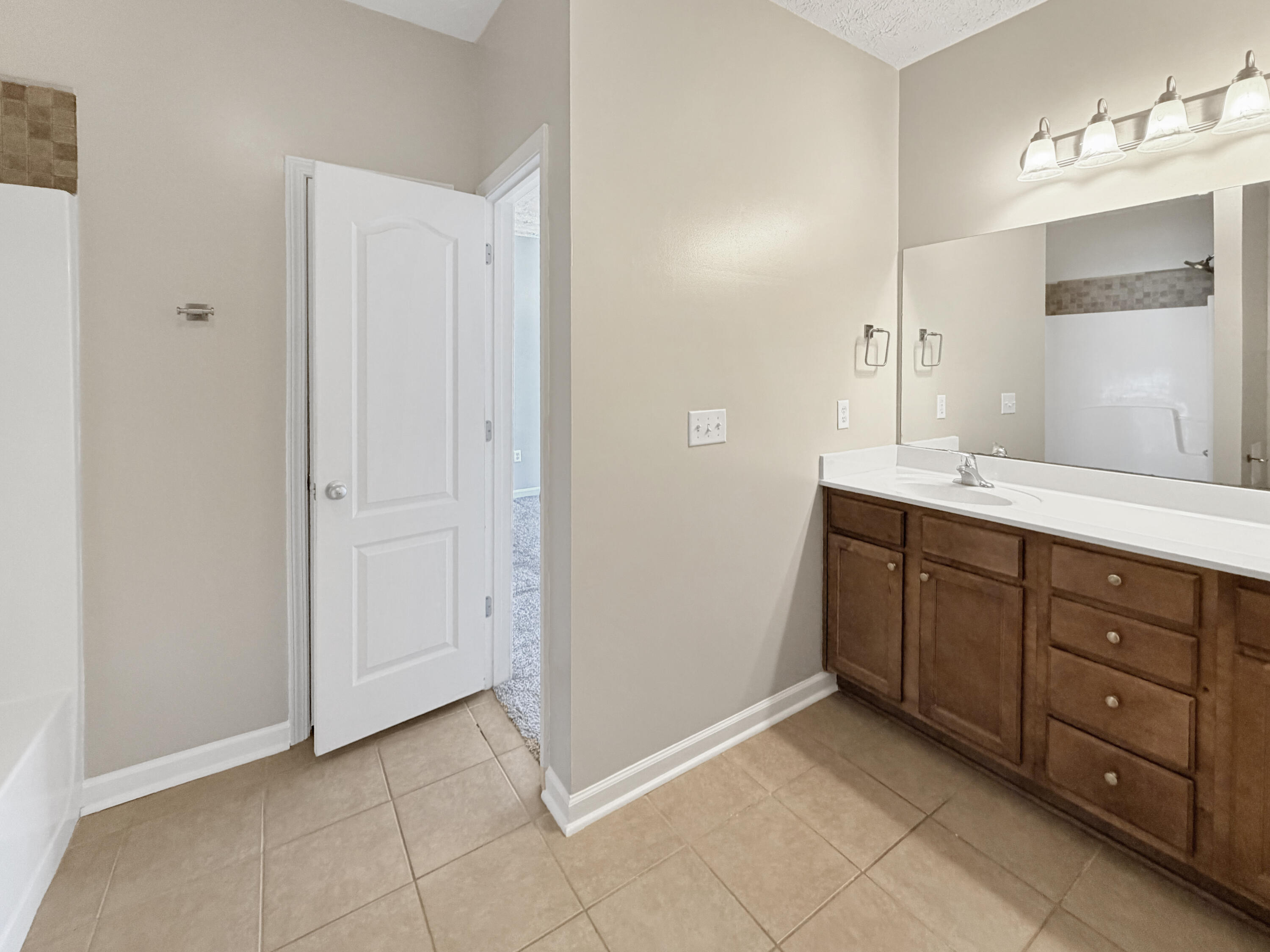 LAKE SILVER 1ST ADD LOT 7 BLK 3 - Residential