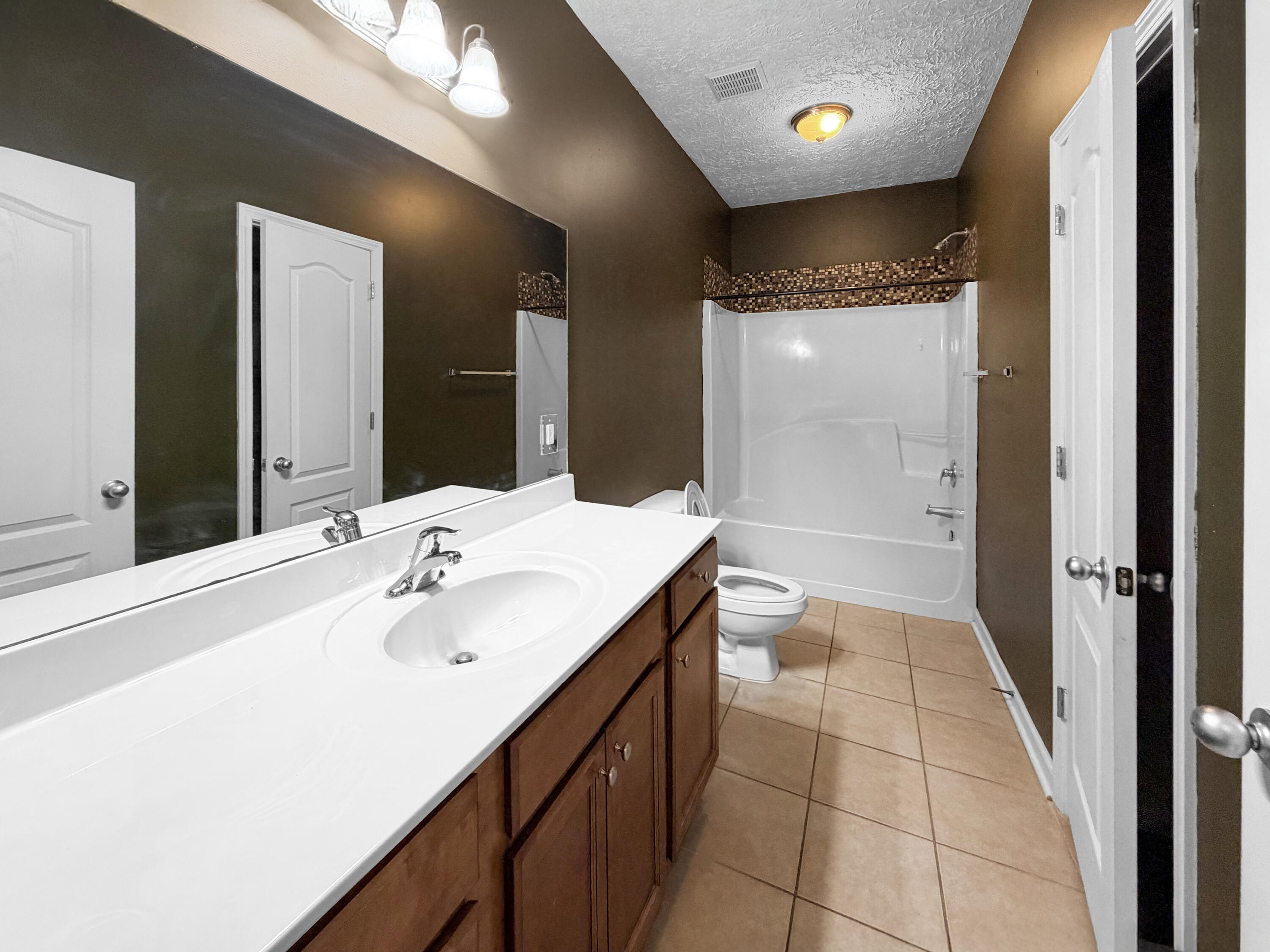 LAKE SILVER 1ST ADD LOT 7 BLK 3 - Residential