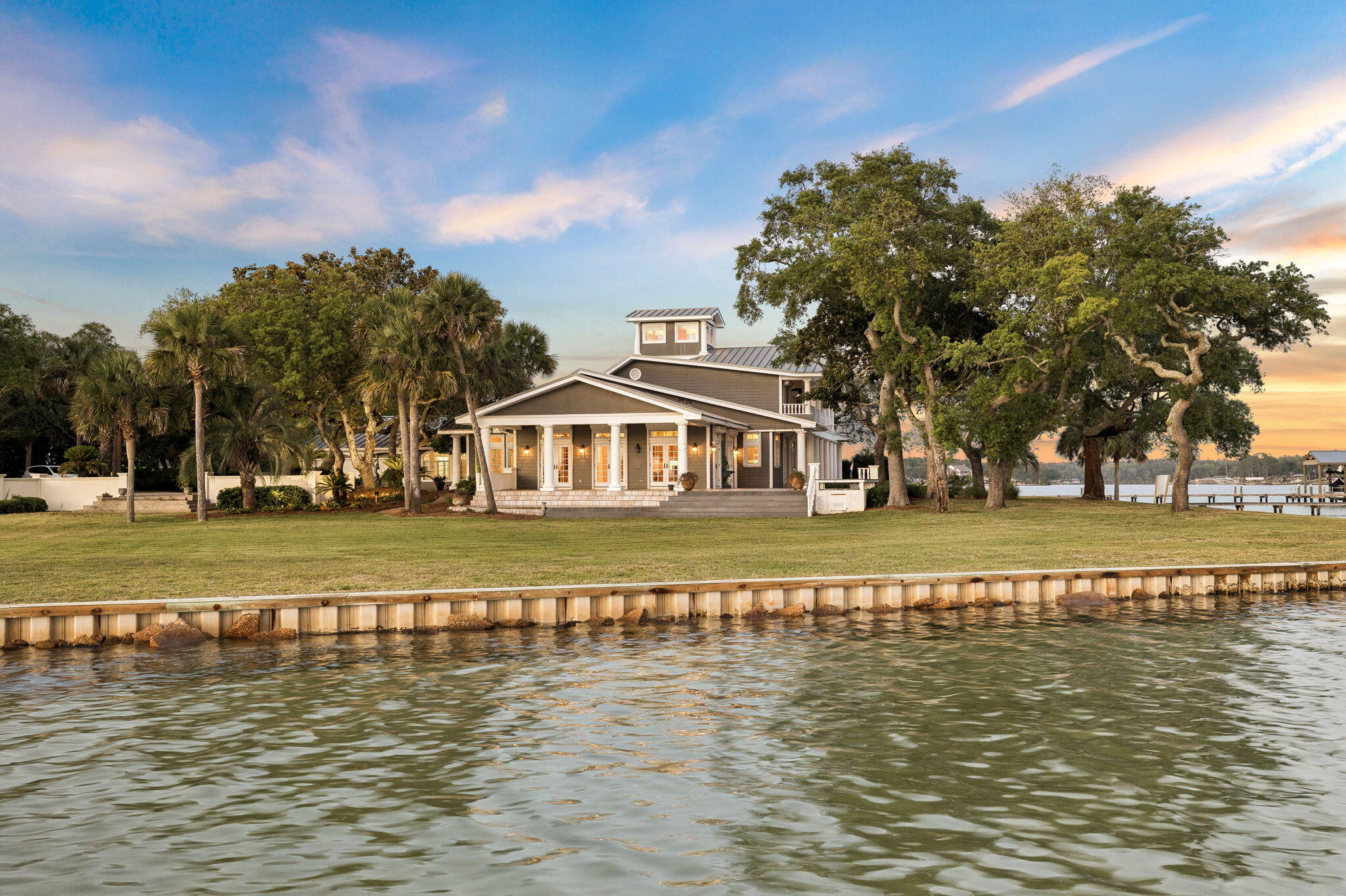 PARADISE POINT - Residential