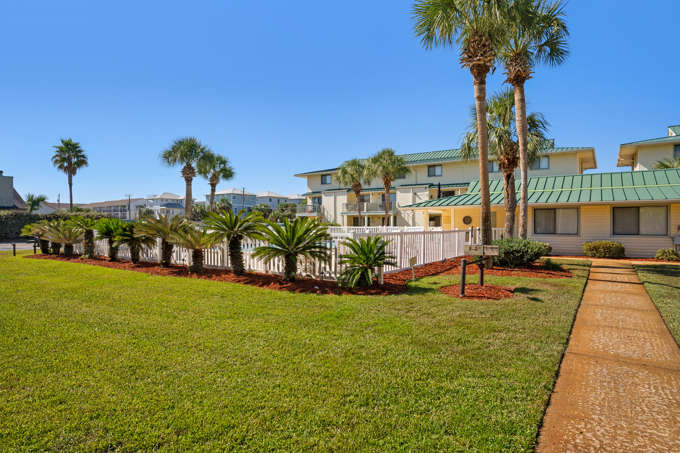 SANDPRINTS CONDO - Residential