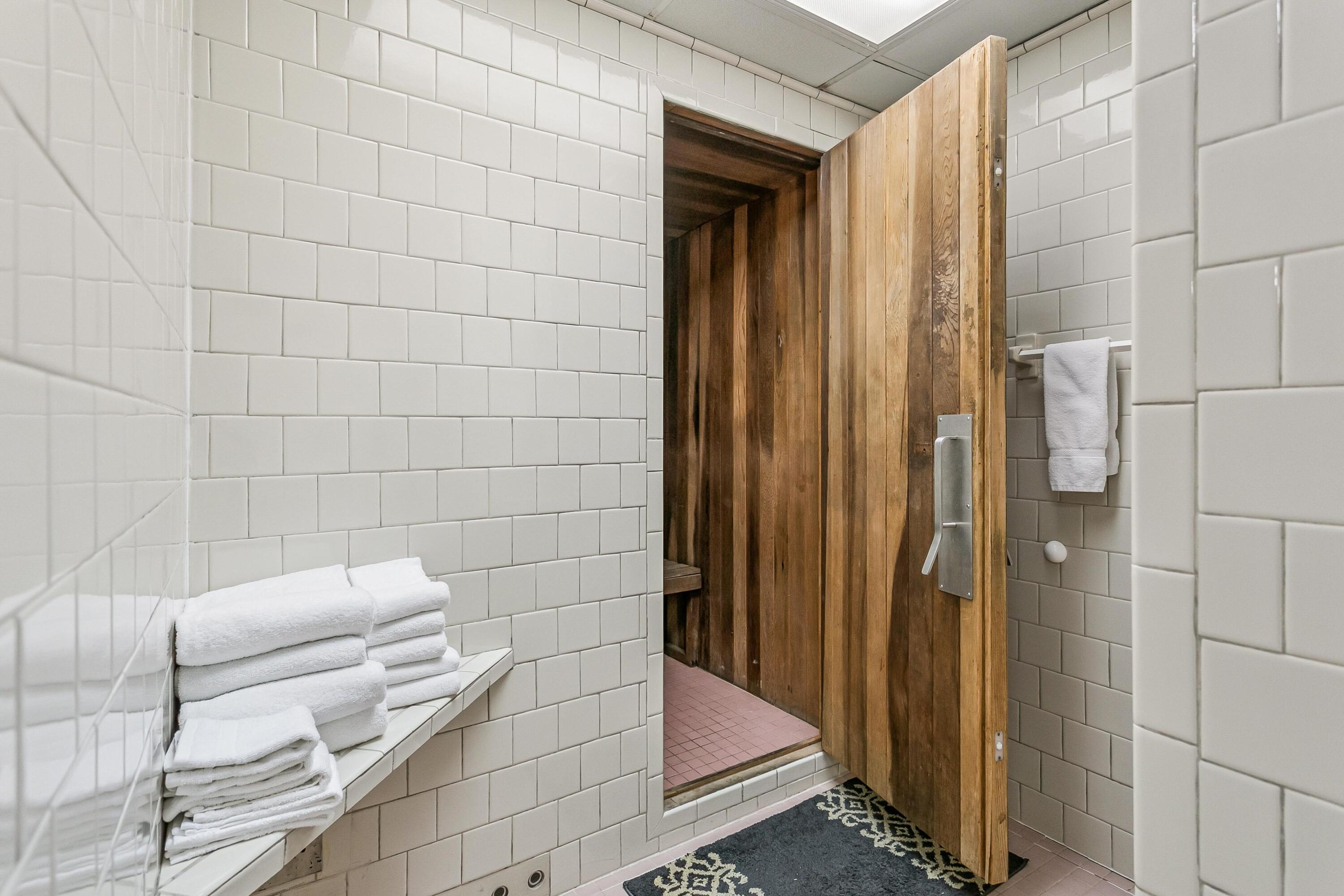 SEASPRAY CONDO - Residential