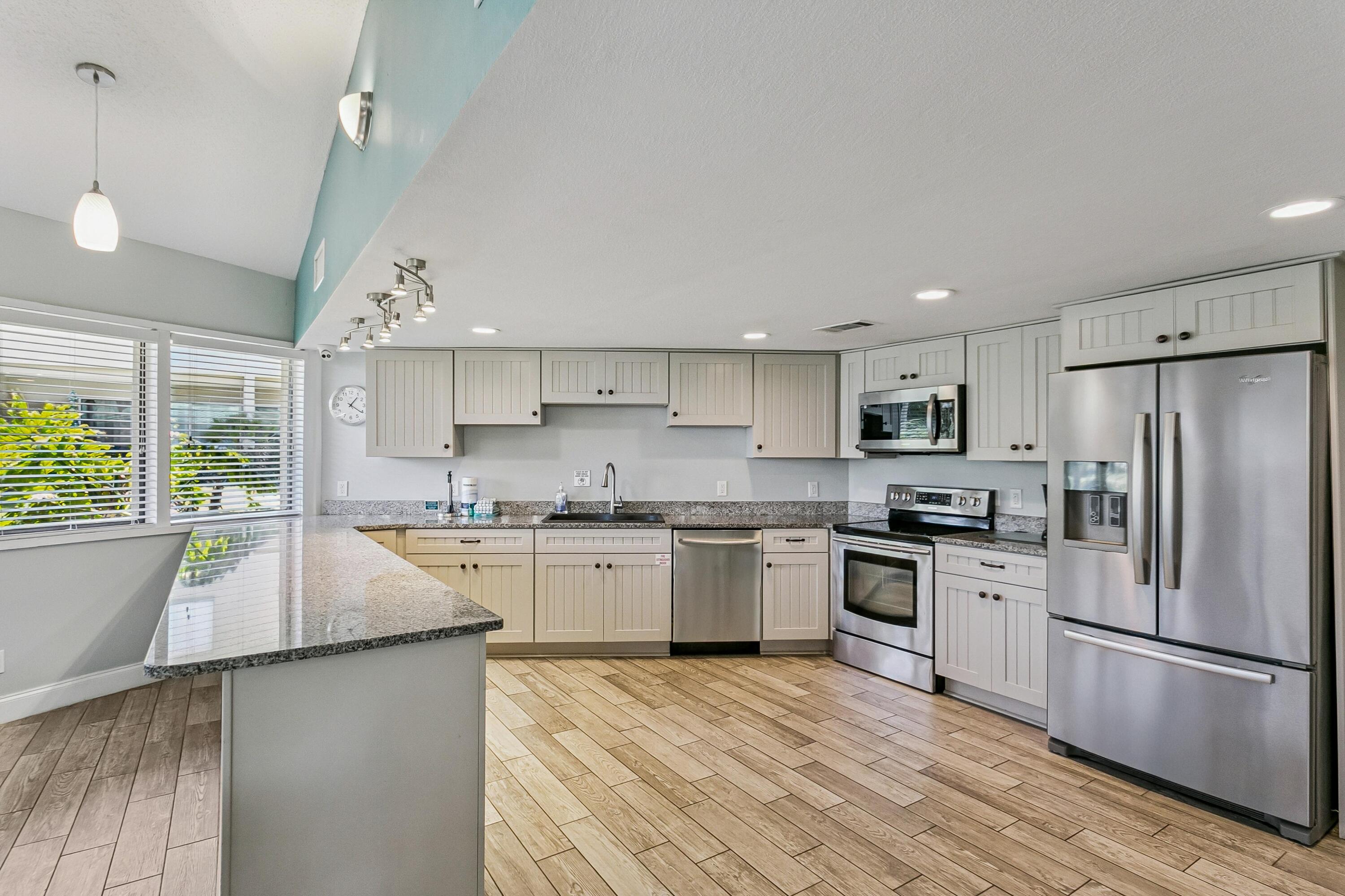 SEASPRAY CONDO - Residential