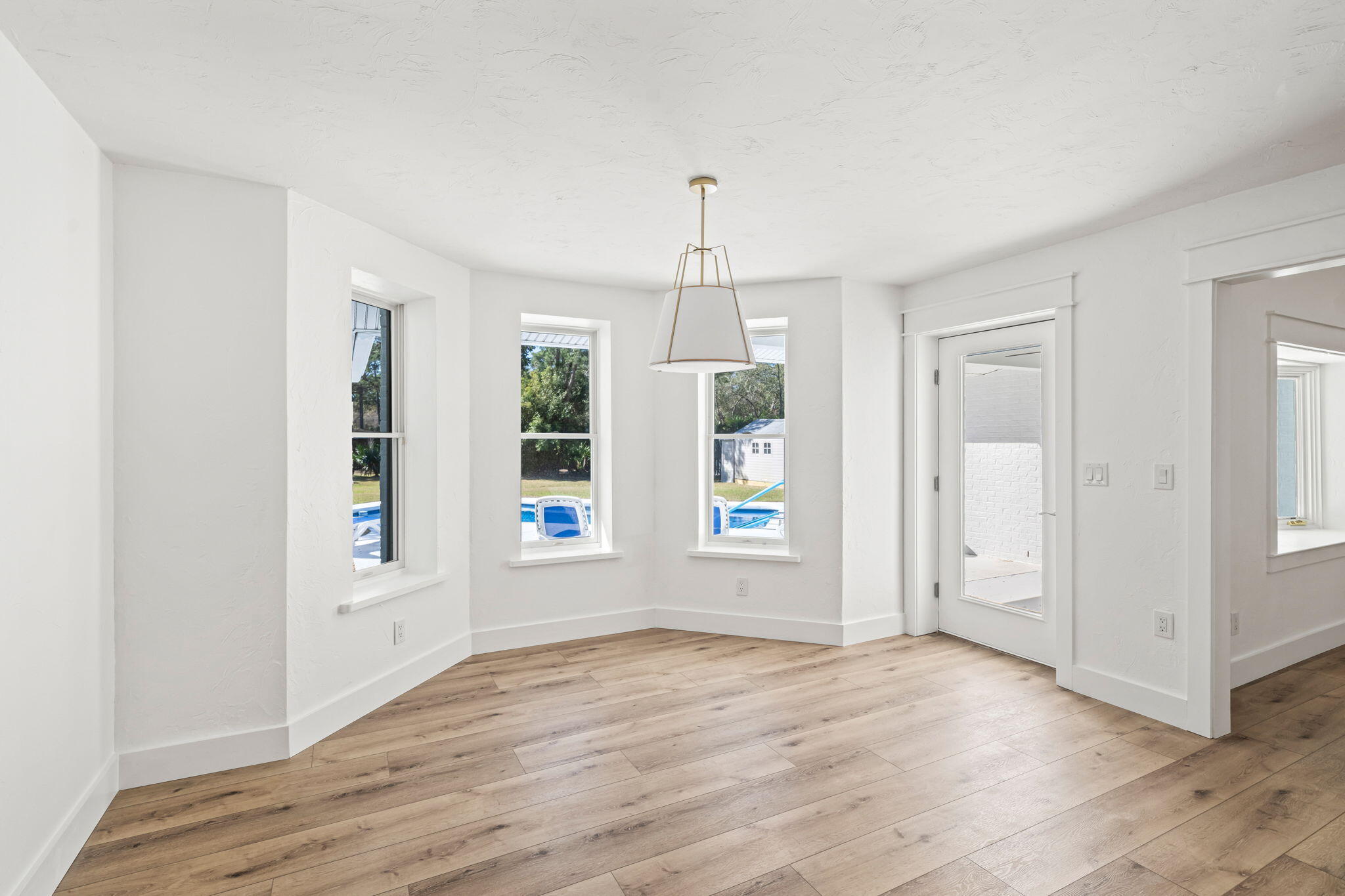 WHISPERING OAKS - Residential