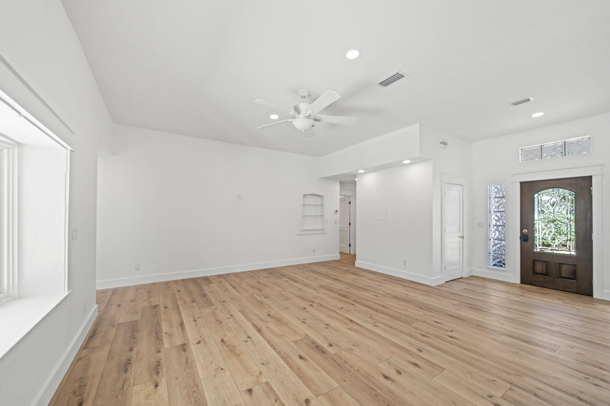 WHISPERING OAKS - Residential