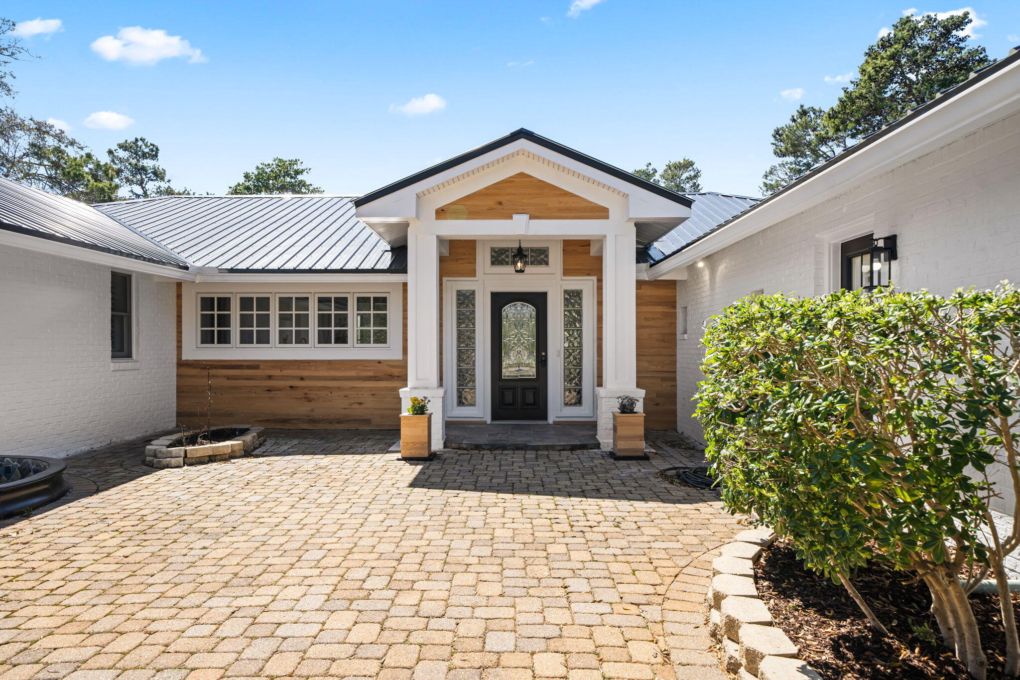 WHISPERING OAKS - Residential