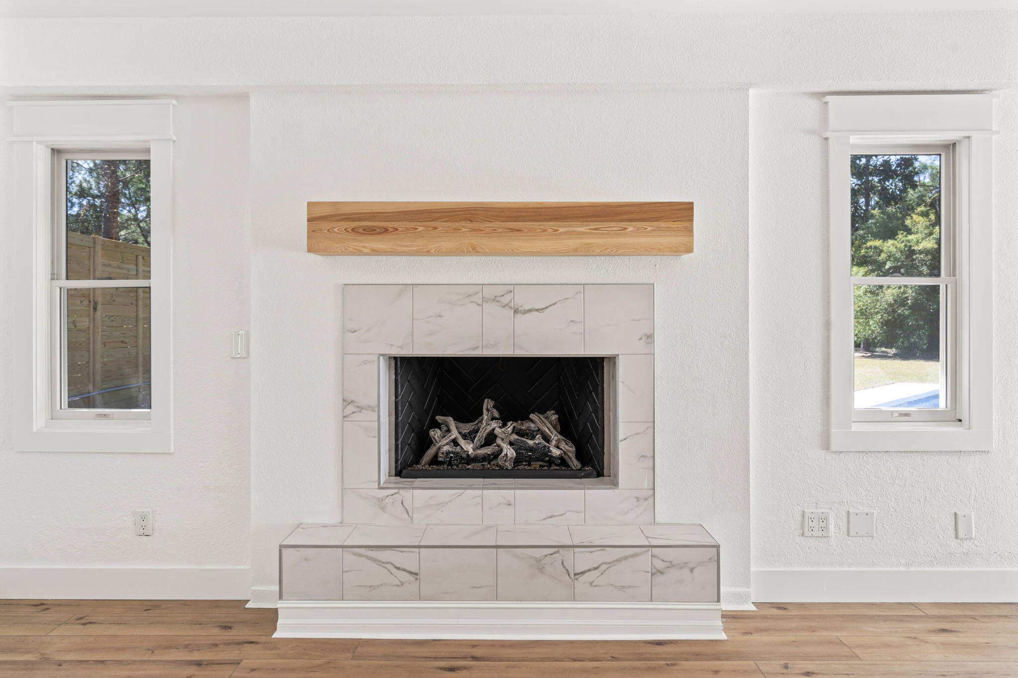 WHISPERING OAKS - Residential