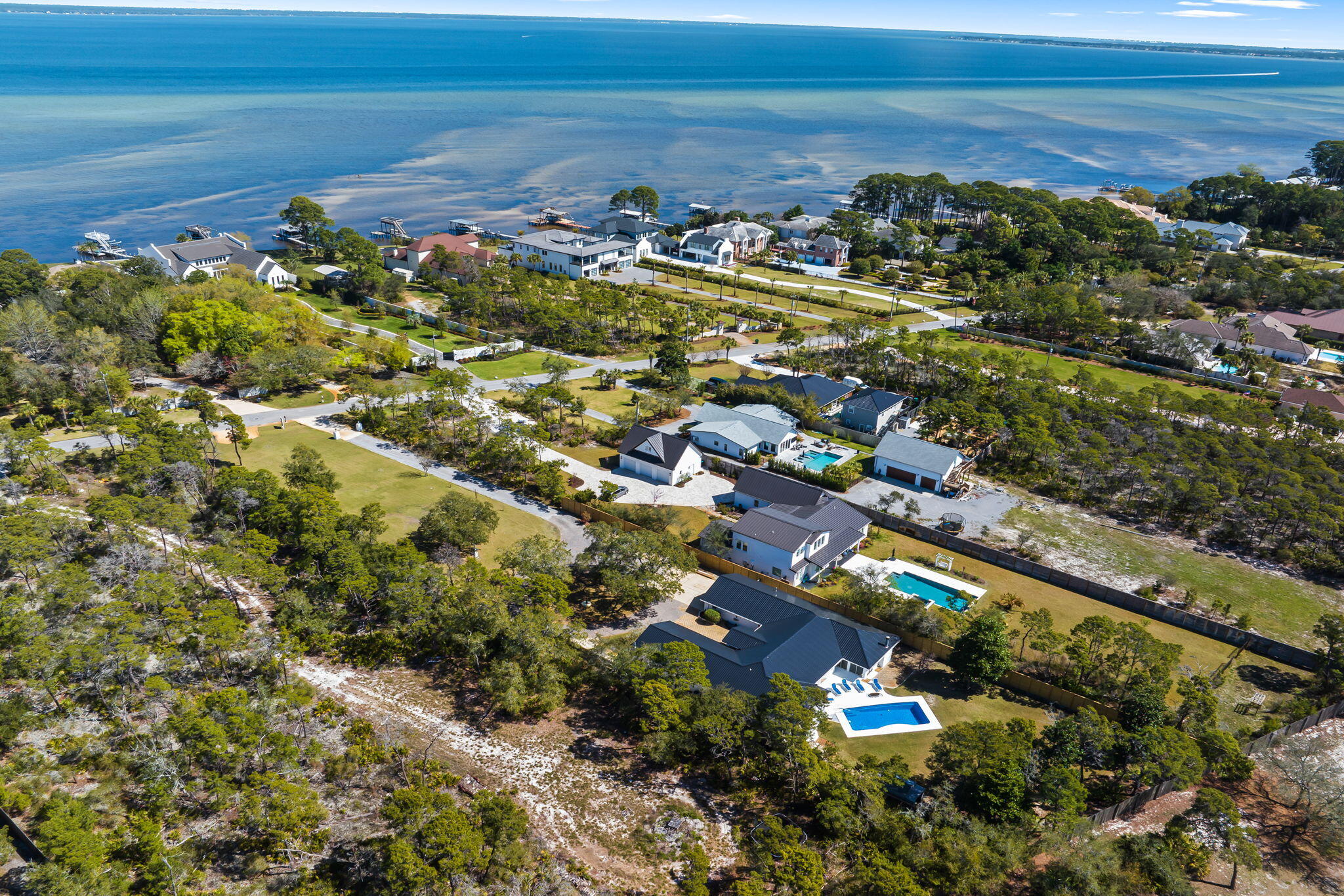 WHISPERING OAKS - Residential