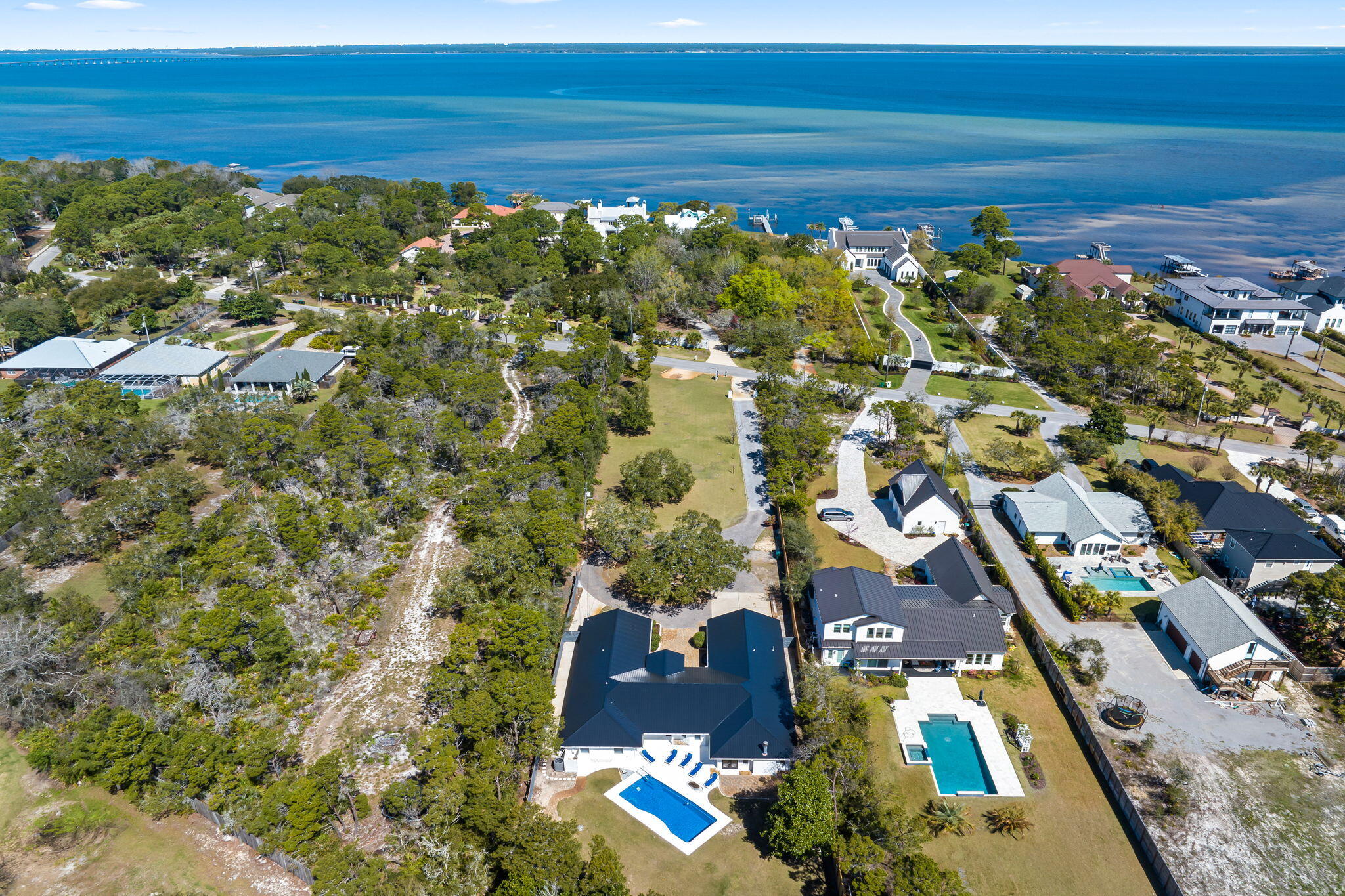 WHISPERING OAKS - Residential