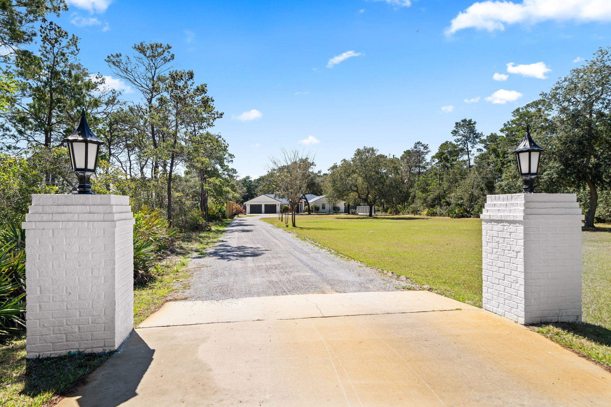WHISPERING OAKS - Residential