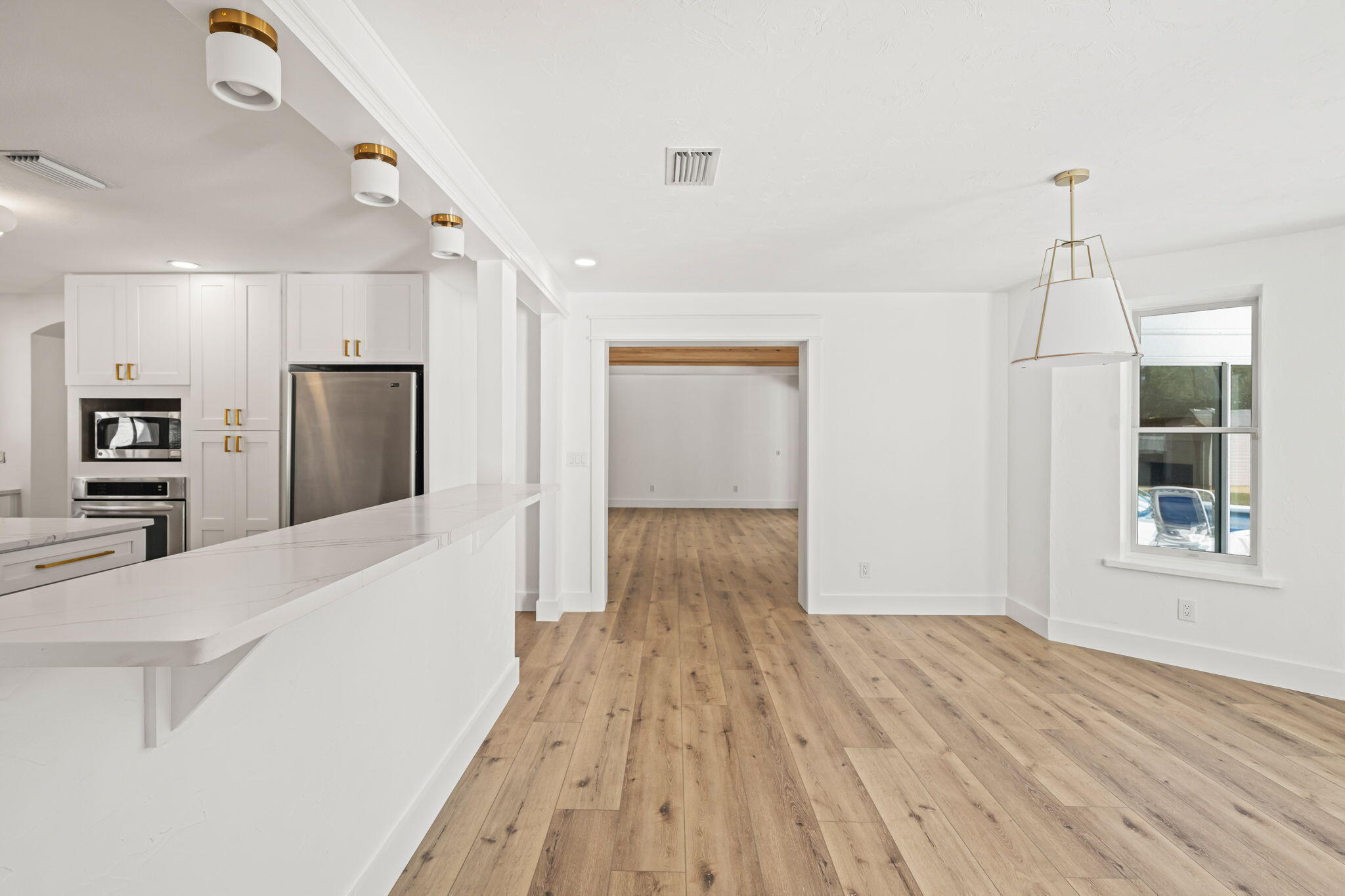 WHISPERING OAKS - Residential