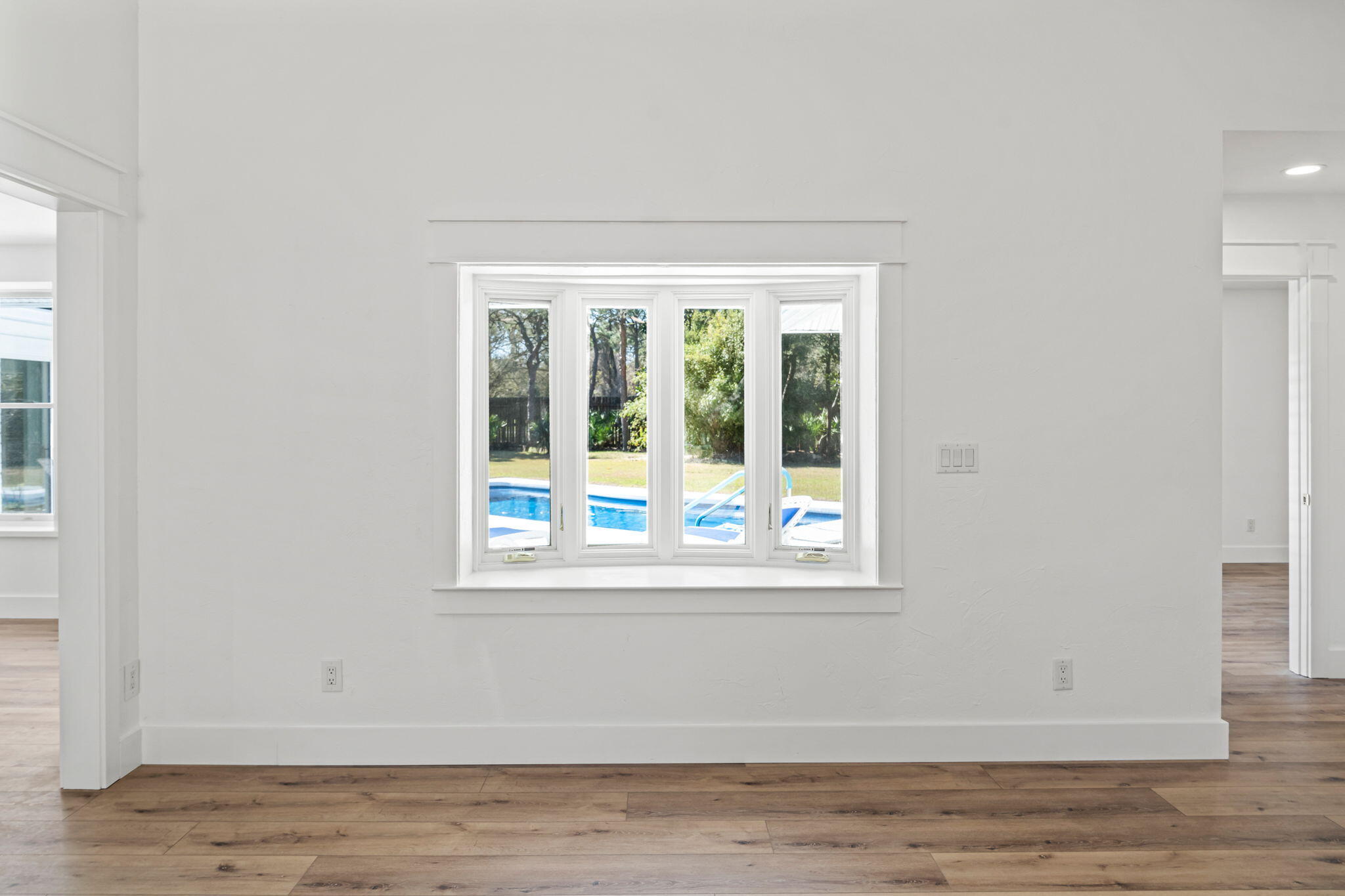 WHISPERING OAKS - Residential