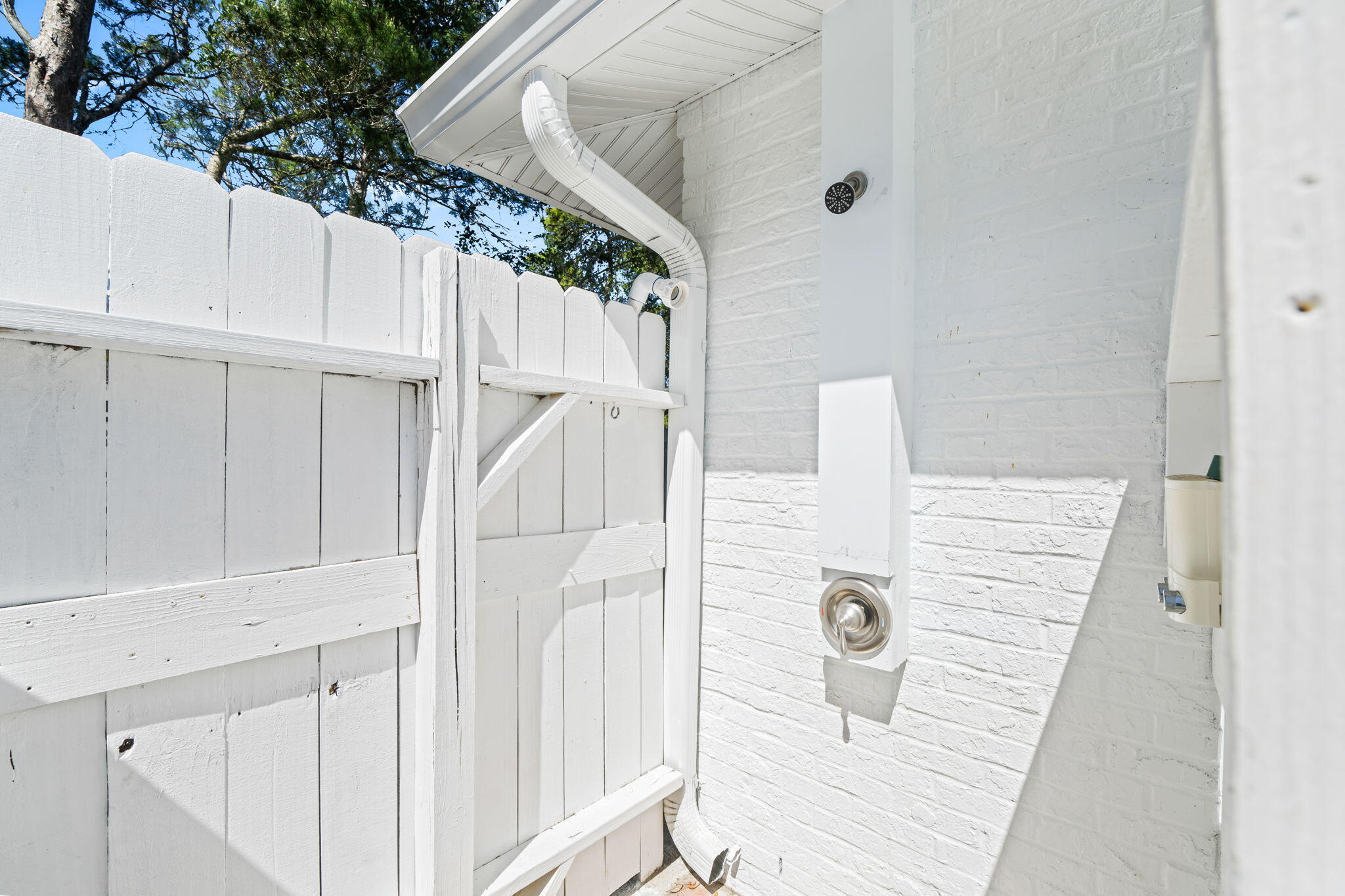 WHISPERING OAKS - Residential