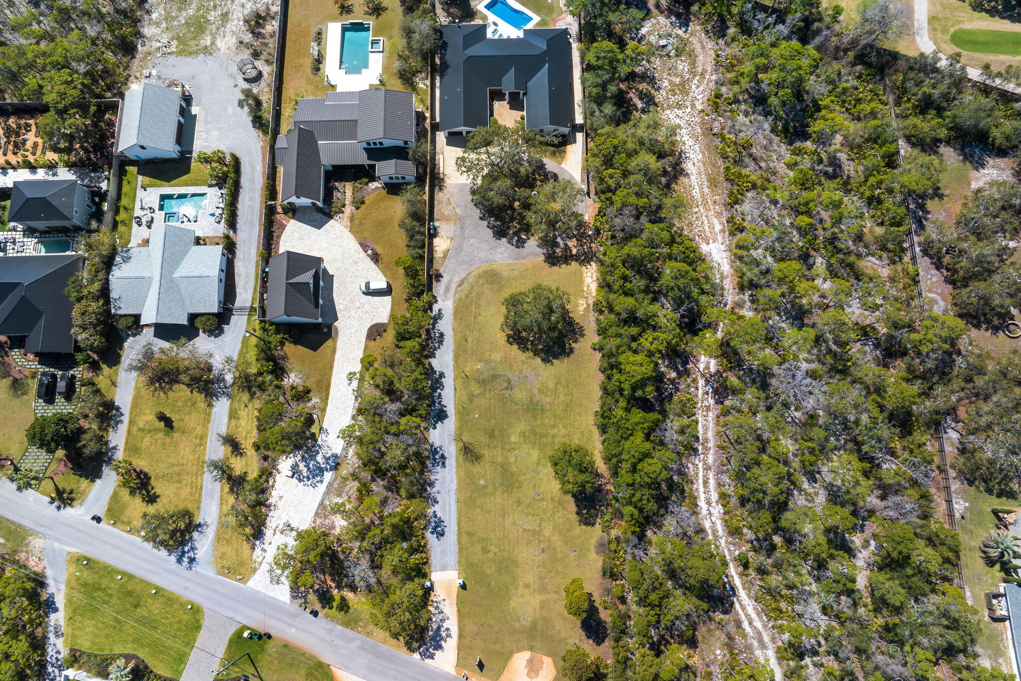 WHISPERING OAKS - Residential