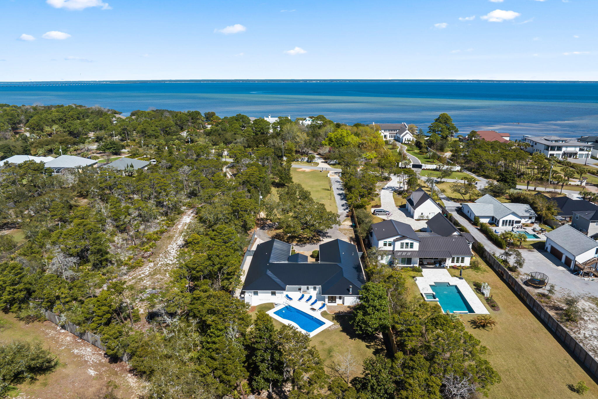 WHISPERING OAKS - Residential