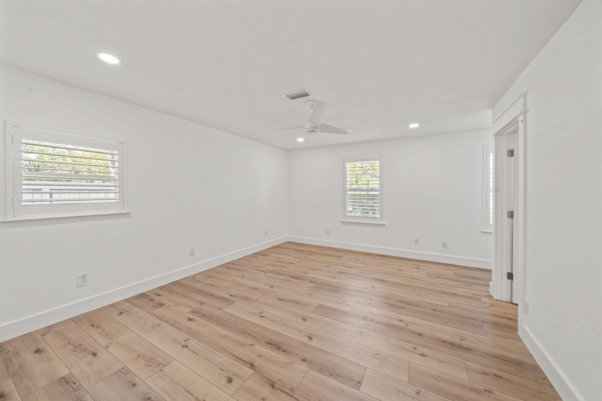 WHISPERING OAKS - Residential