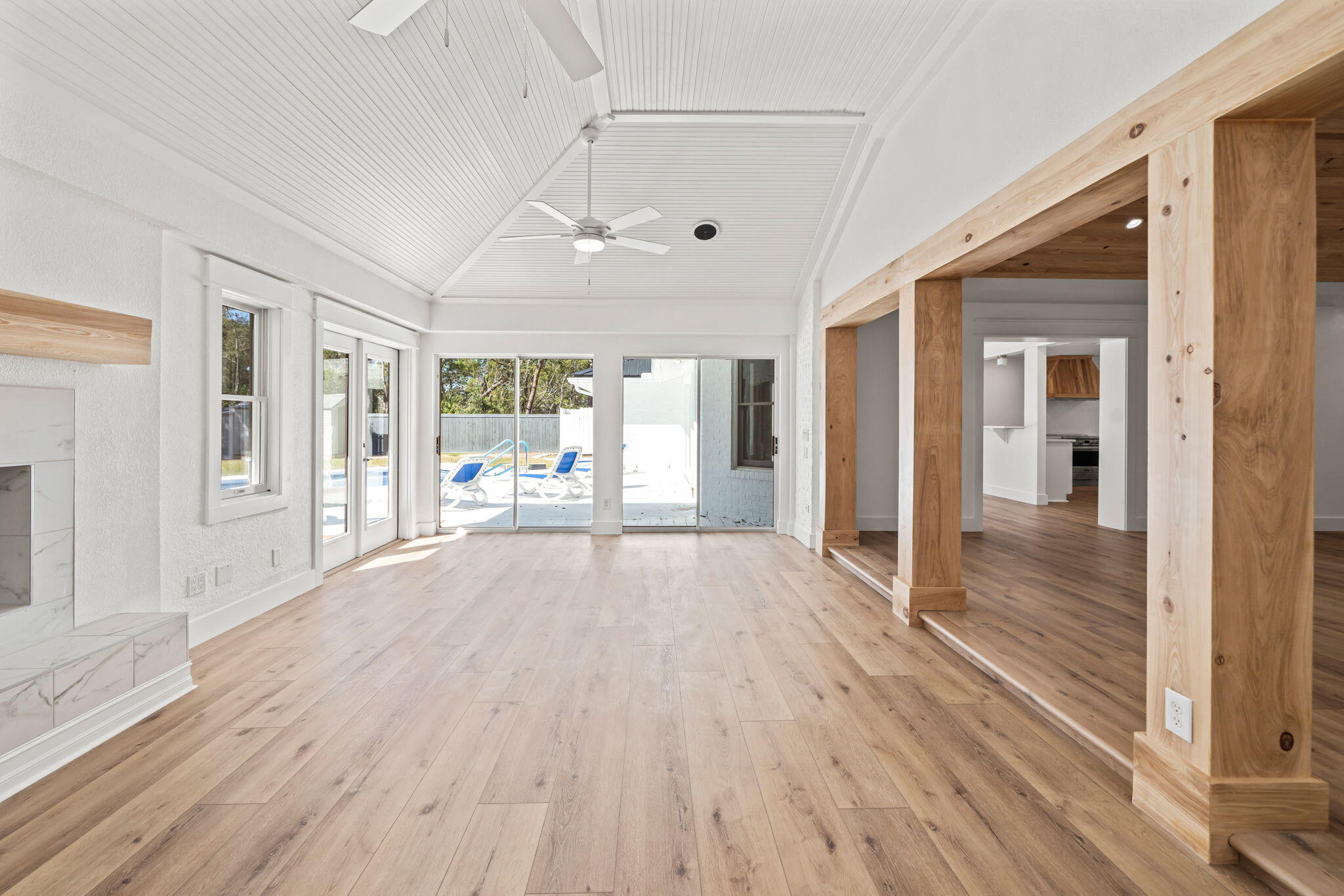 WHISPERING OAKS - Residential