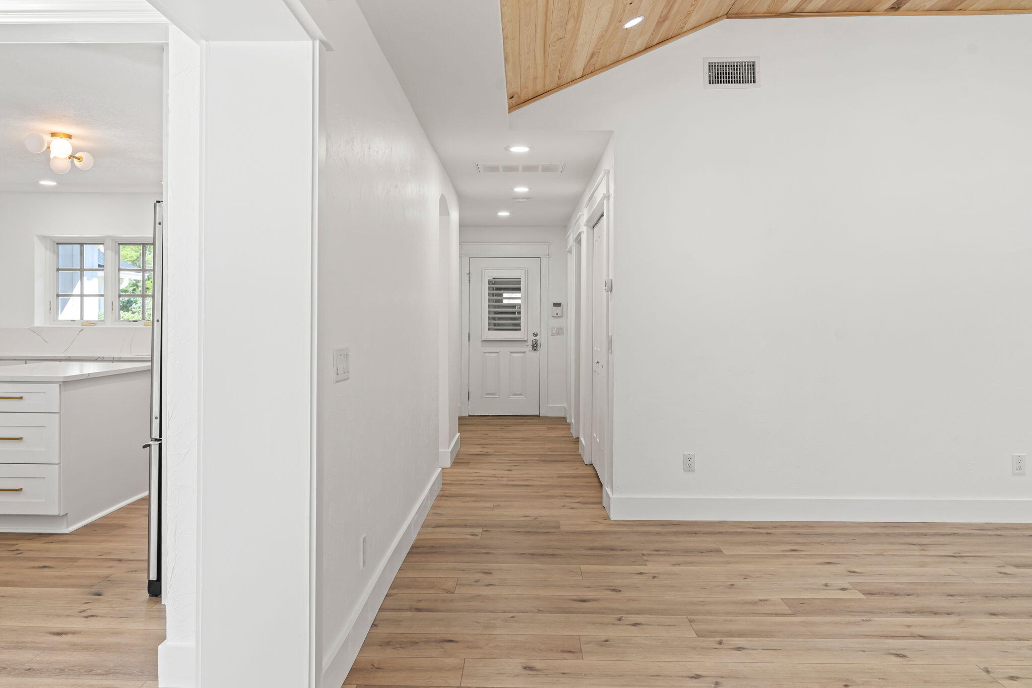 WHISPERING OAKS - Residential