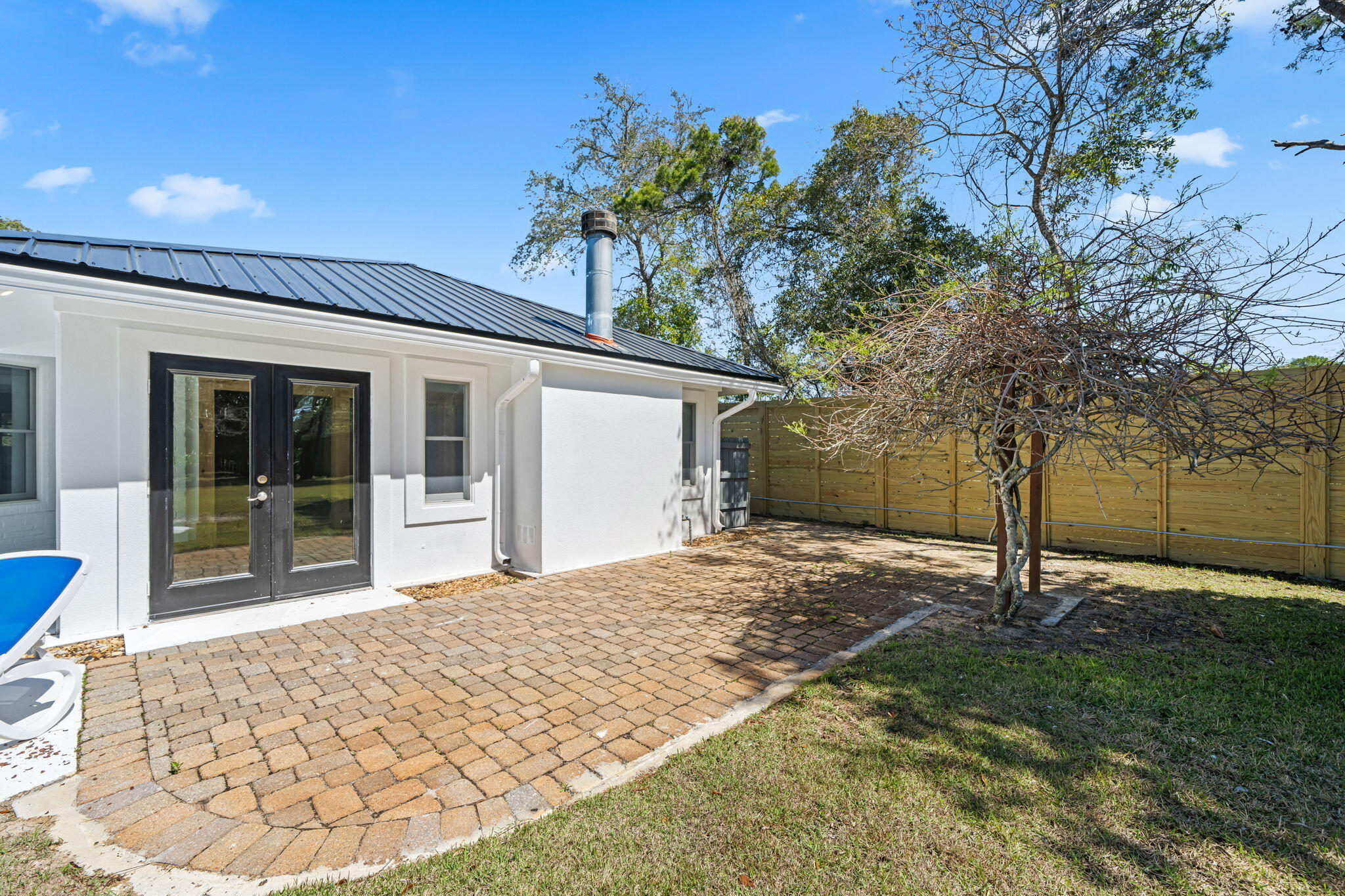 WHISPERING OAKS - Residential