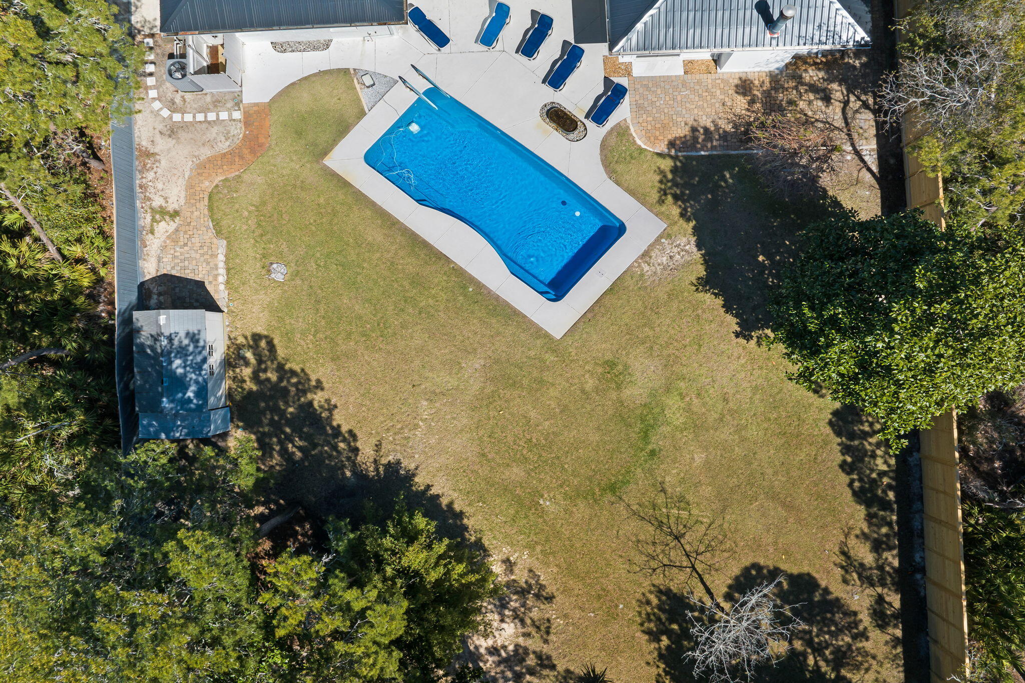 WHISPERING OAKS - Residential