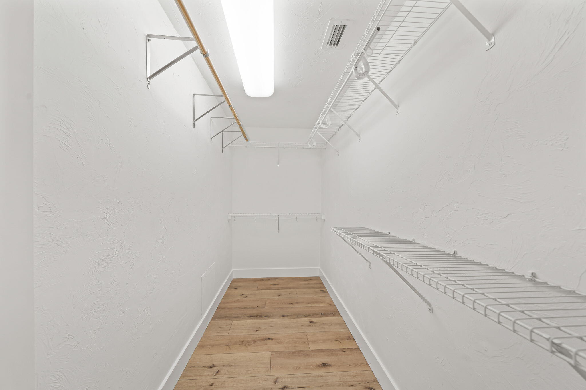 WHISPERING OAKS - Residential