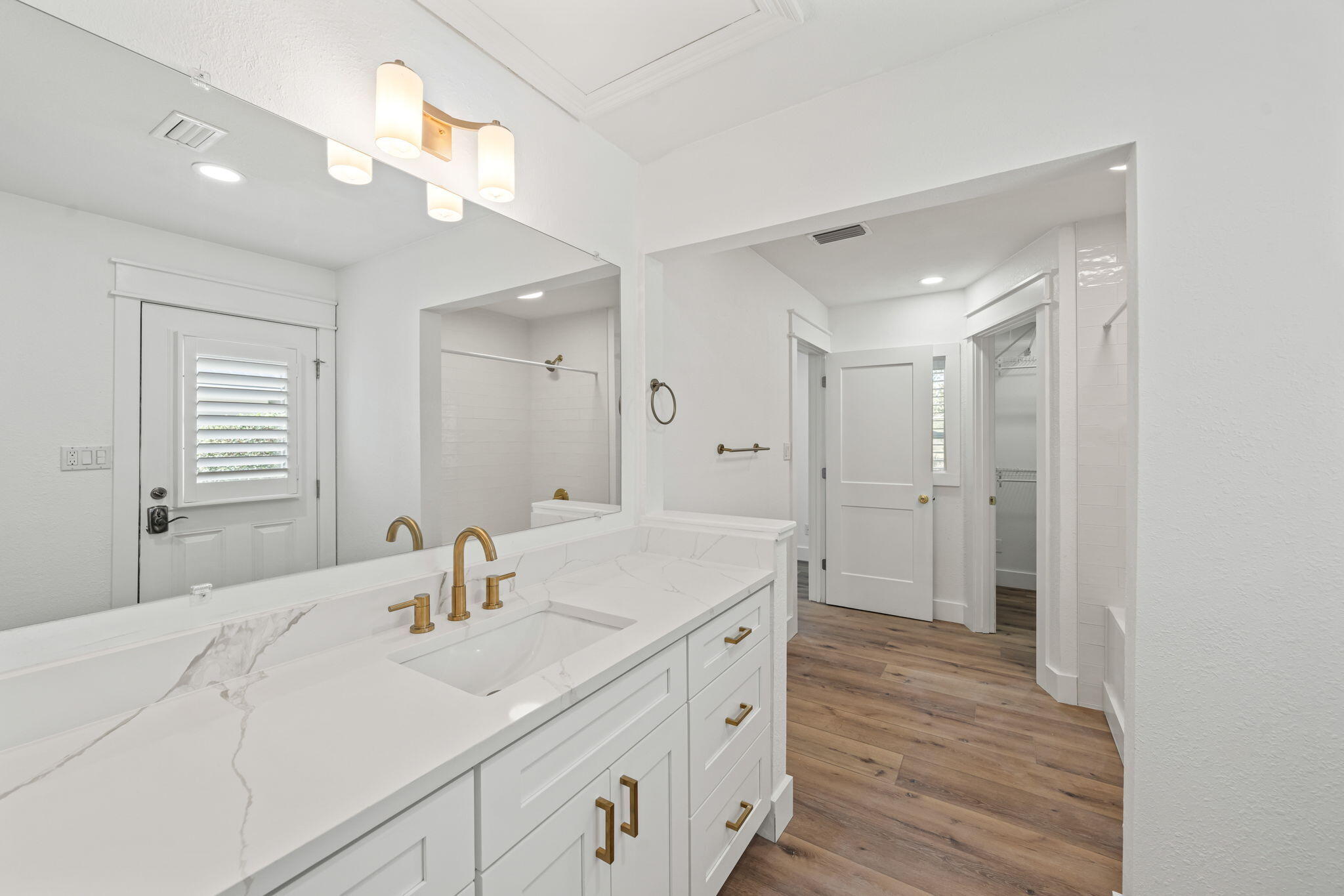 WHISPERING OAKS - Residential