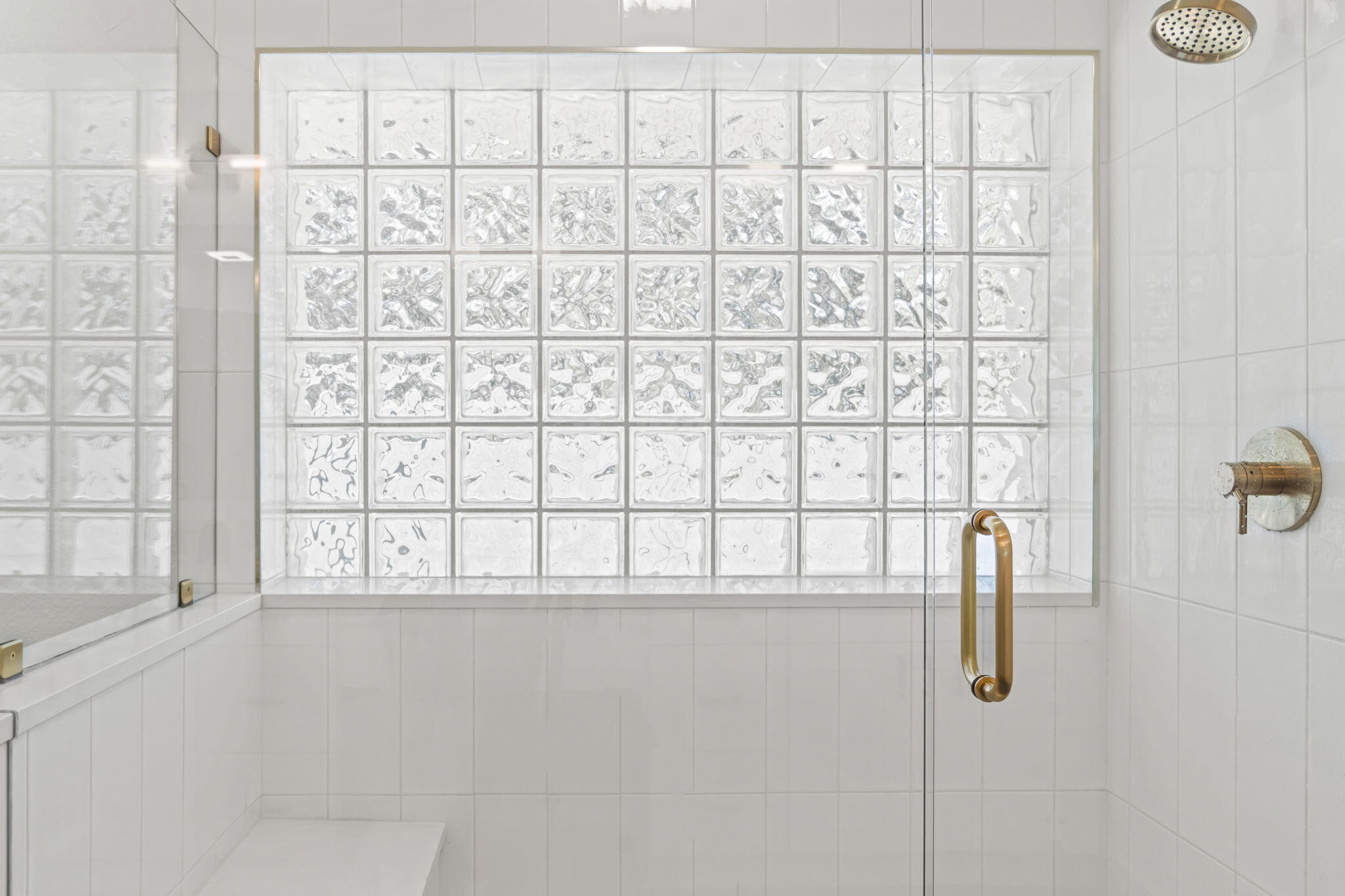 WHISPERING OAKS - Residential