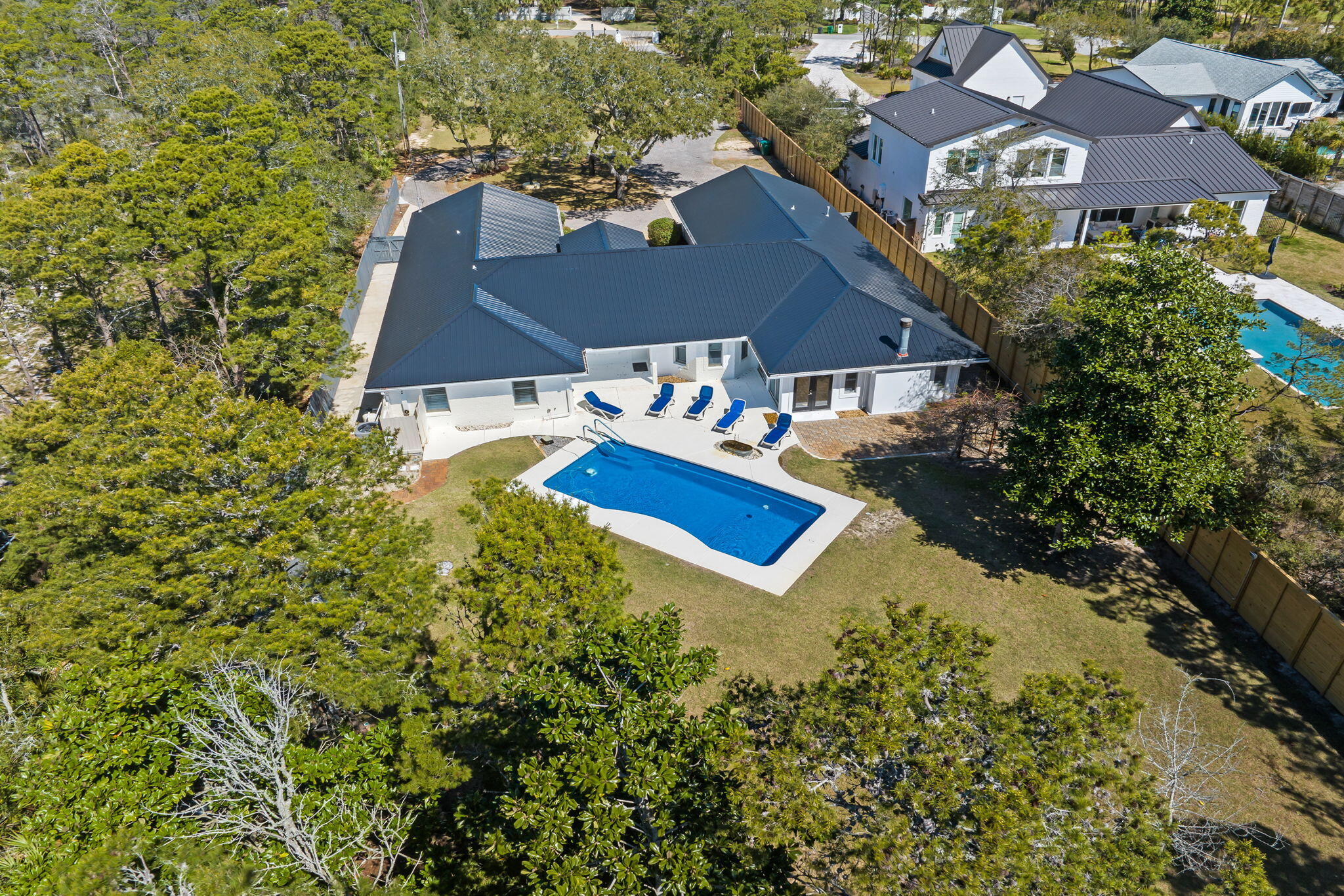 WHISPERING OAKS - Residential