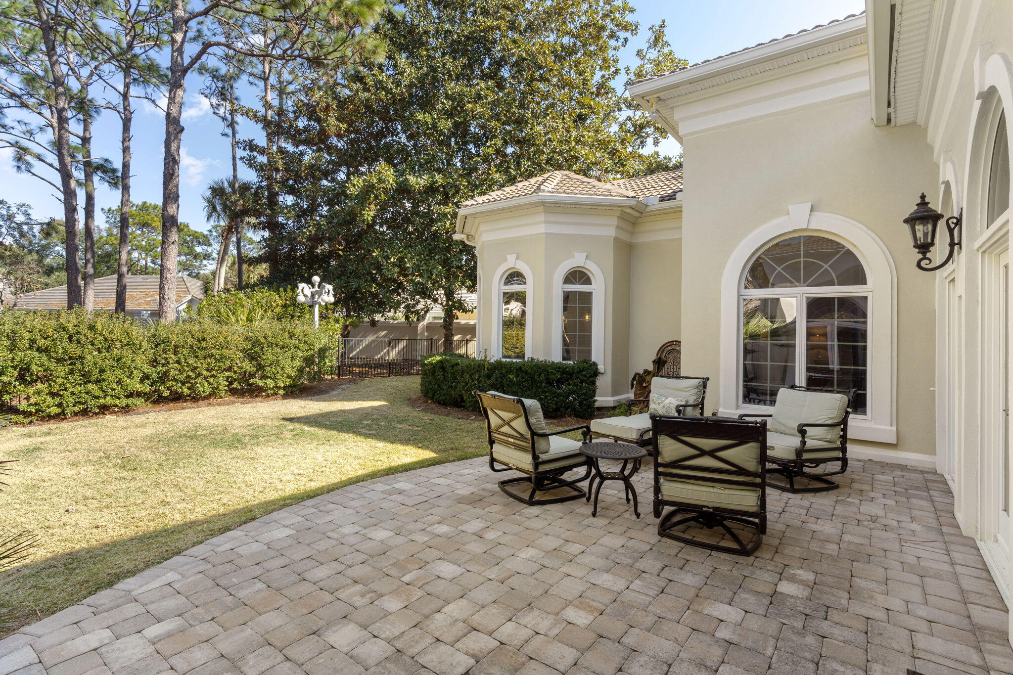 BAYTOWNE AVE EAST - Residential