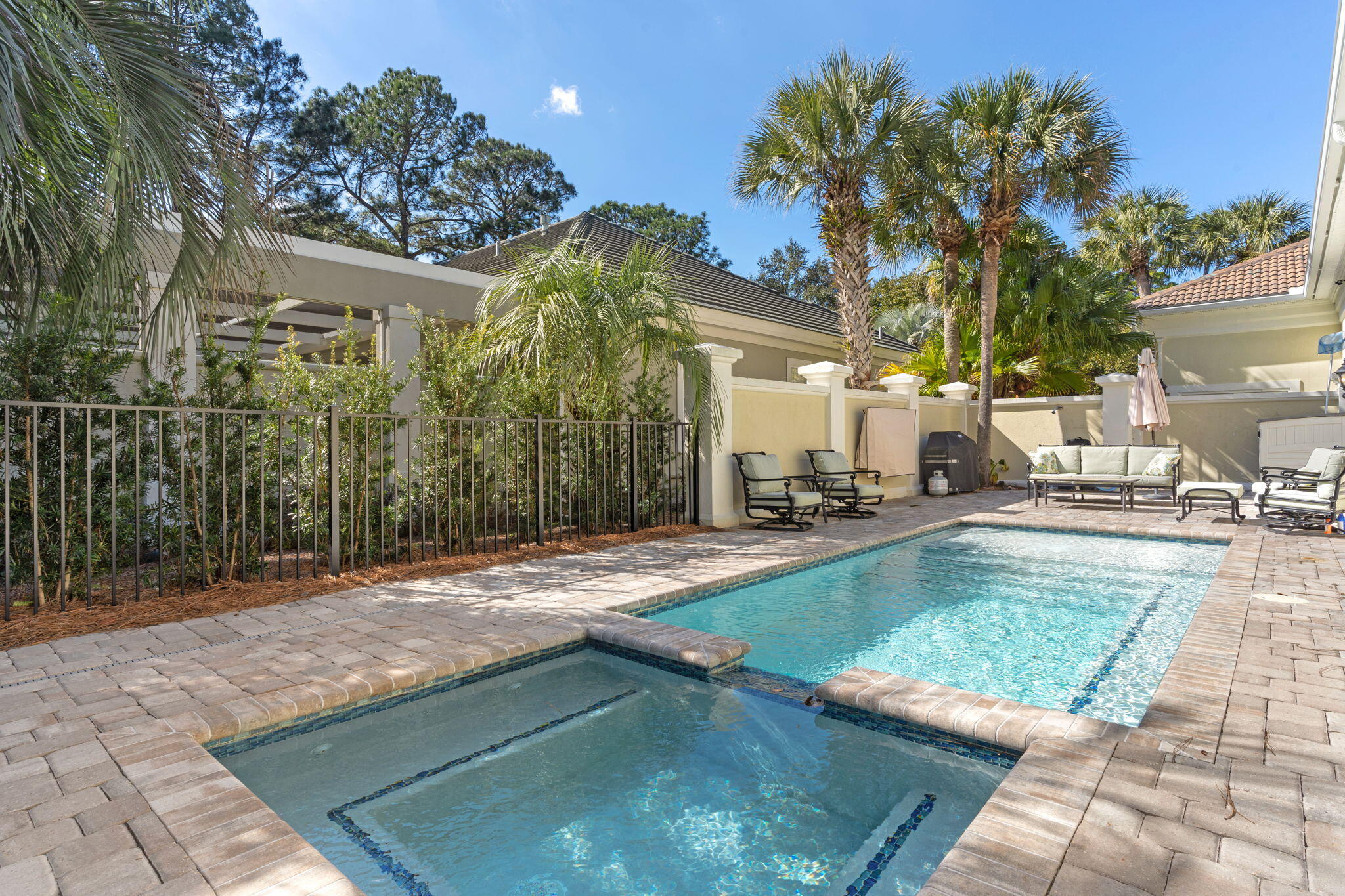 BAYTOWNE AVE EAST - Residential