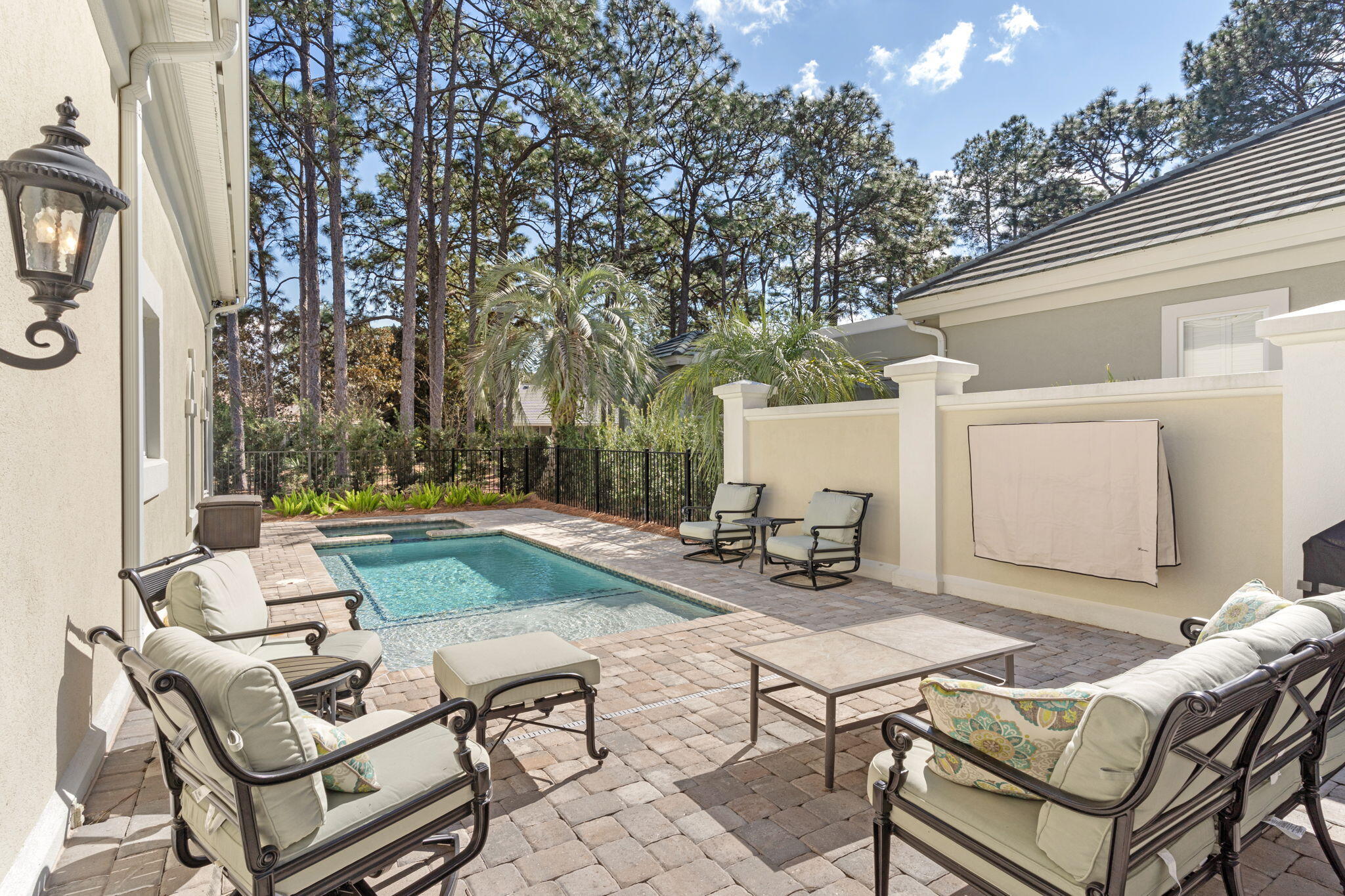 BAYTOWNE AVE EAST - Residential