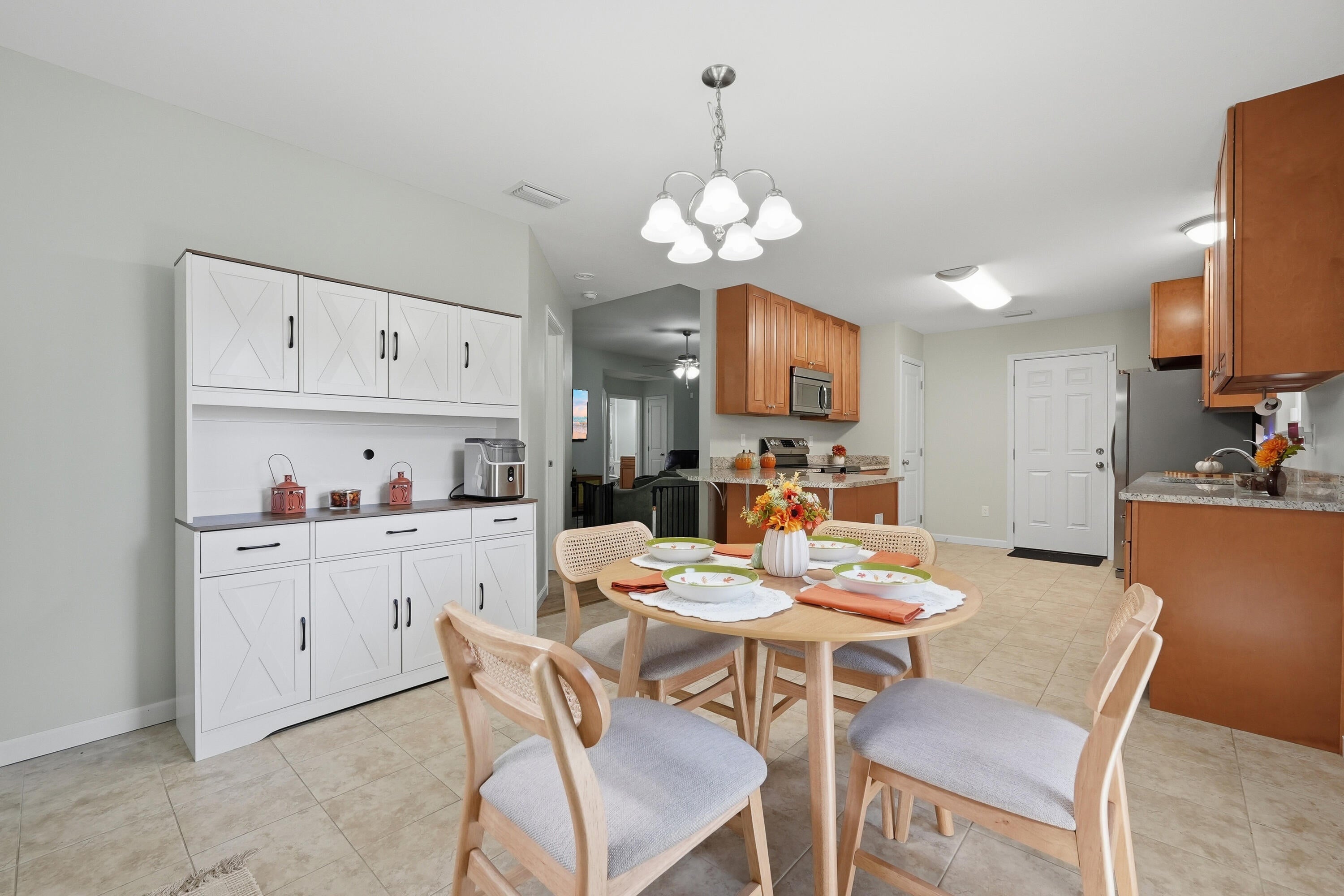 250 W North Avenue