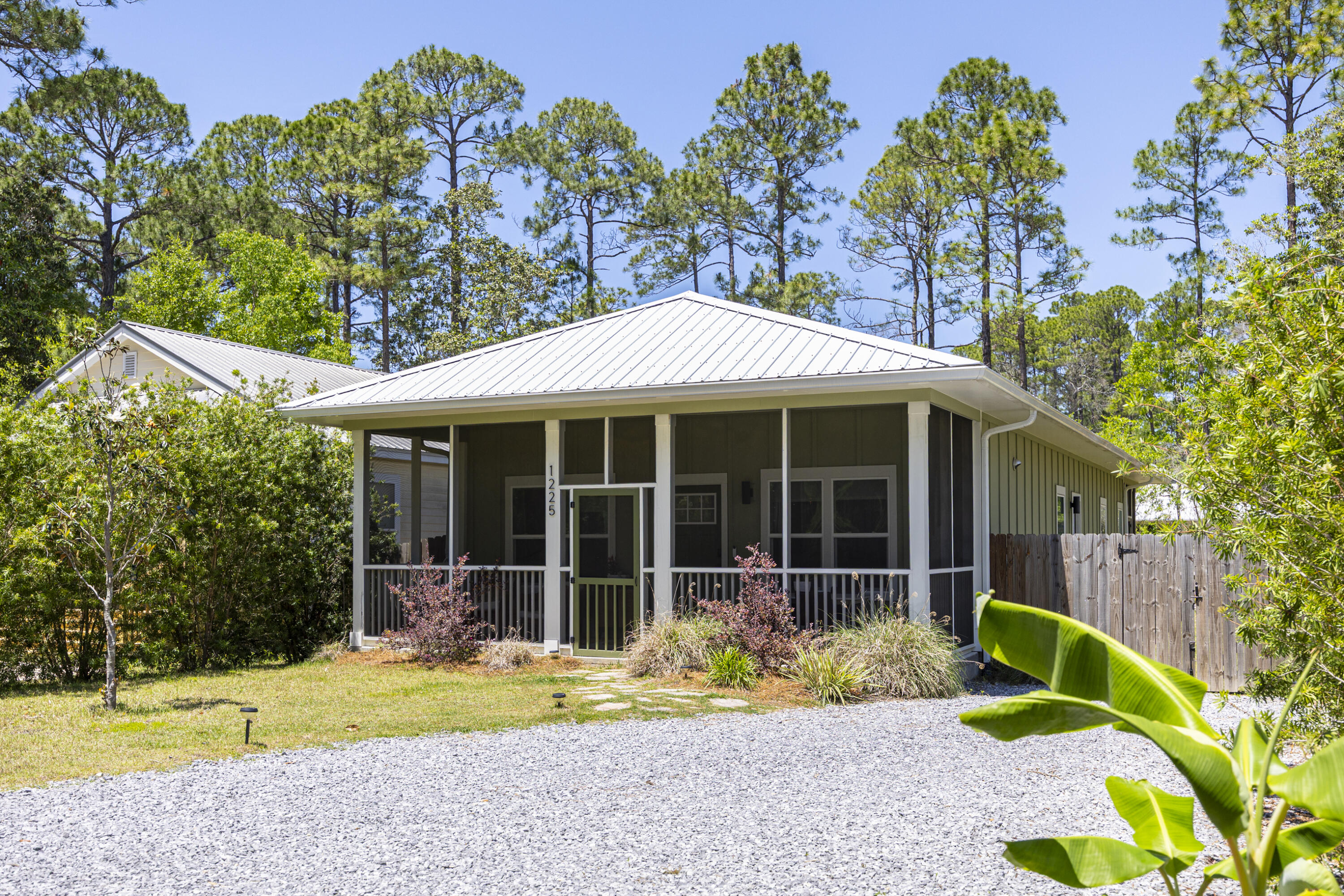 MAGNOLIA BEACH - Residential