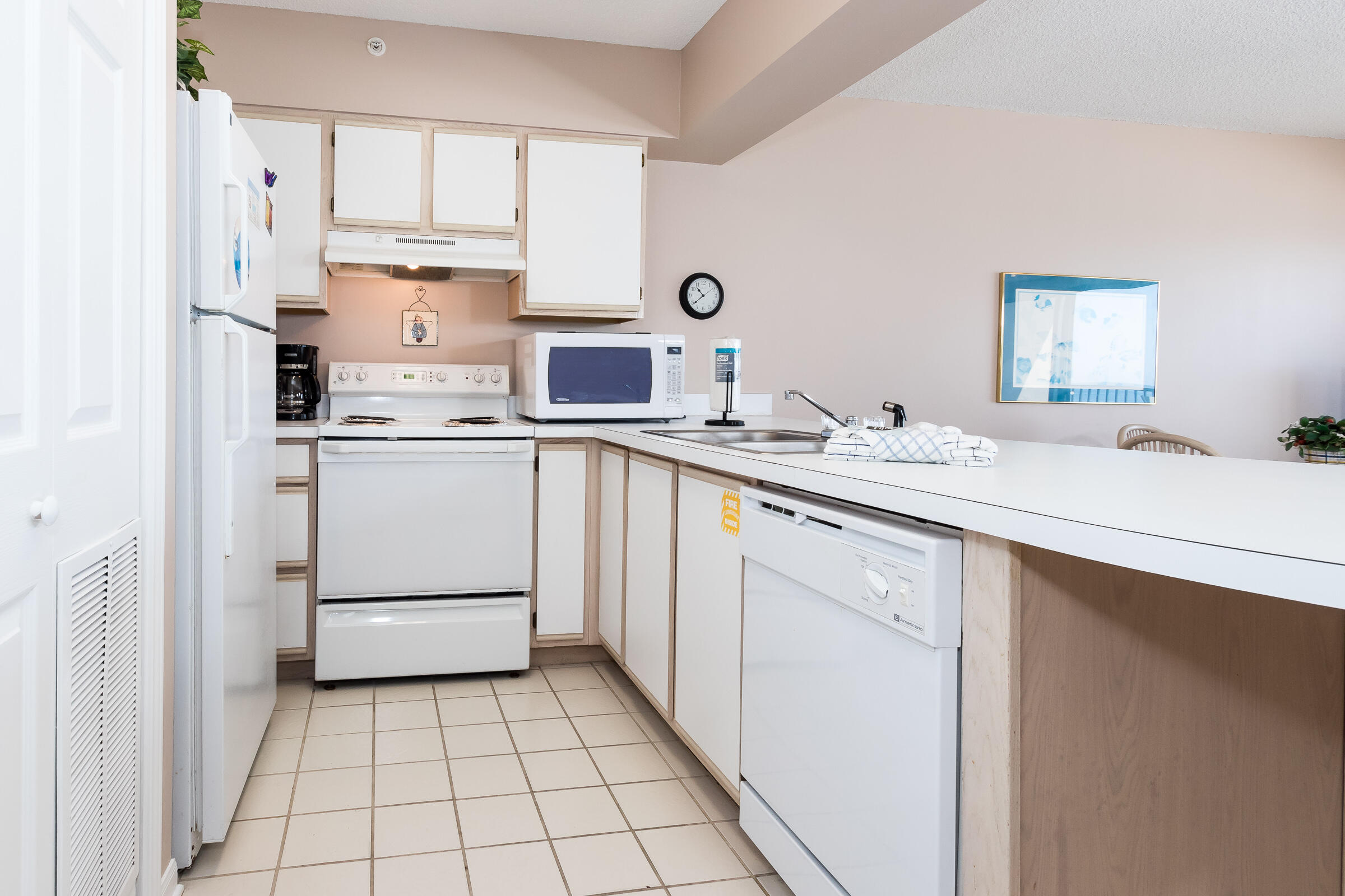 EMERALD TOWERS WEST CONDO - Residential