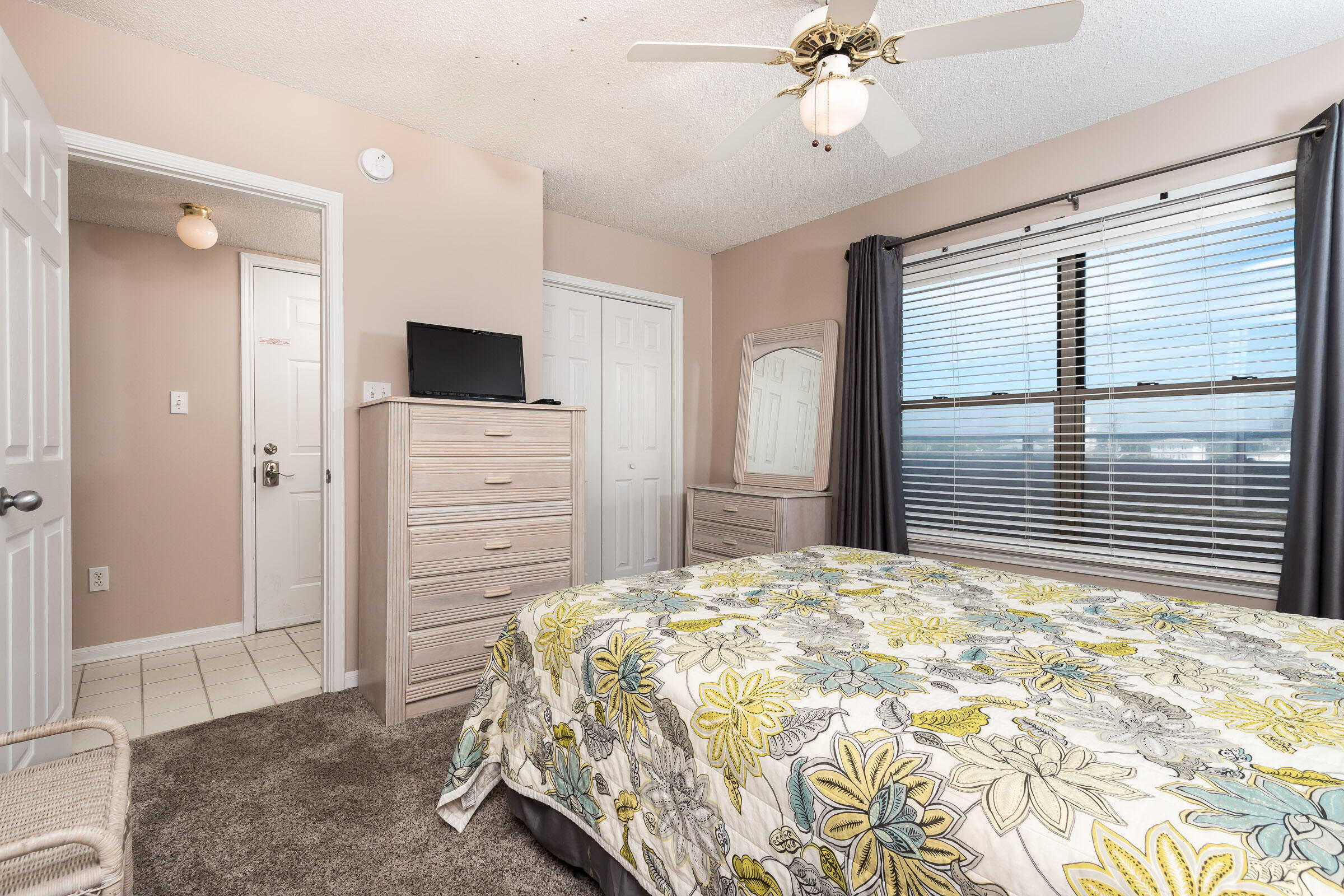 EMERALD TOWERS WEST CONDO - Residential