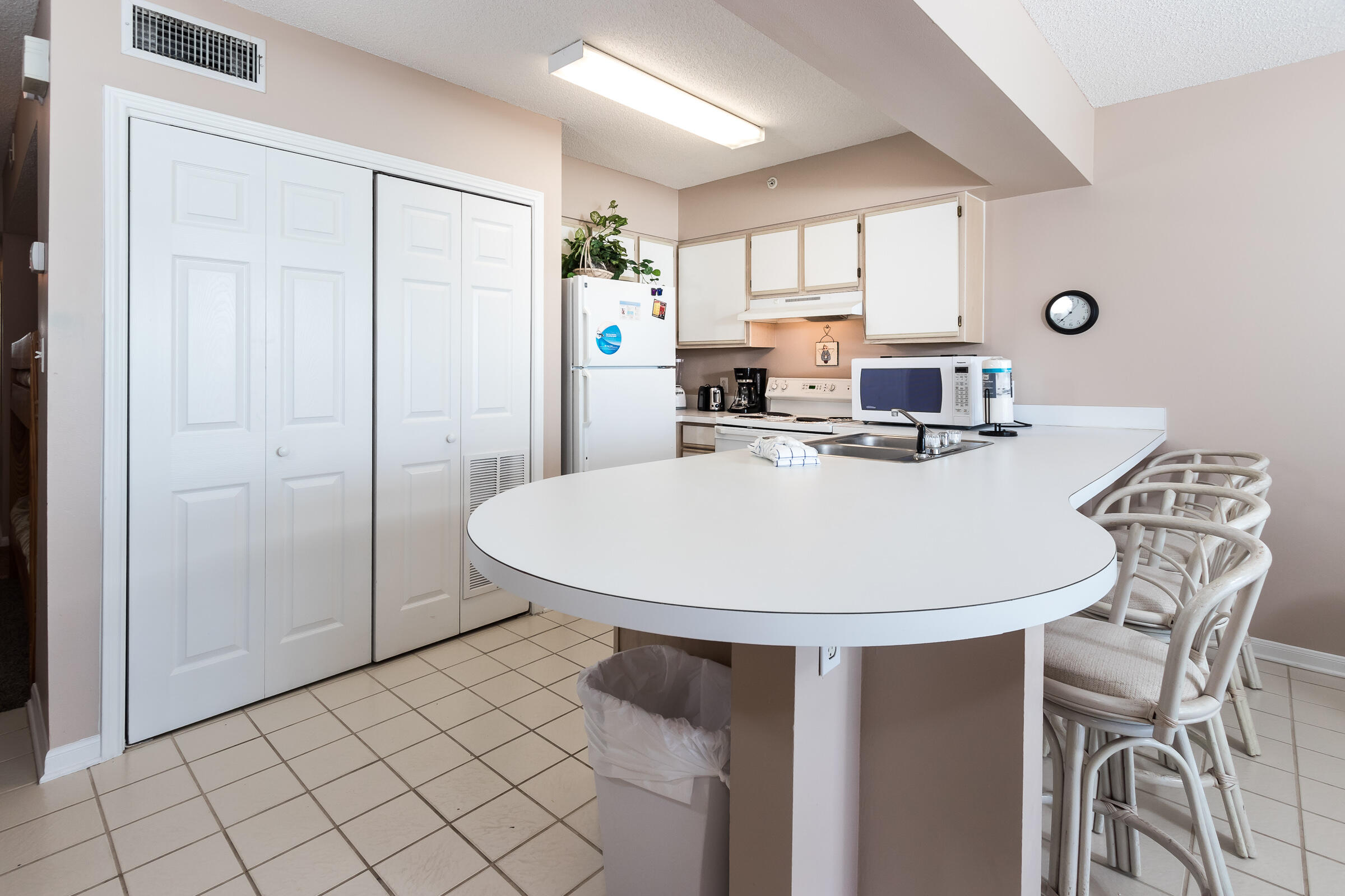 EMERALD TOWERS WEST CONDO - Residential