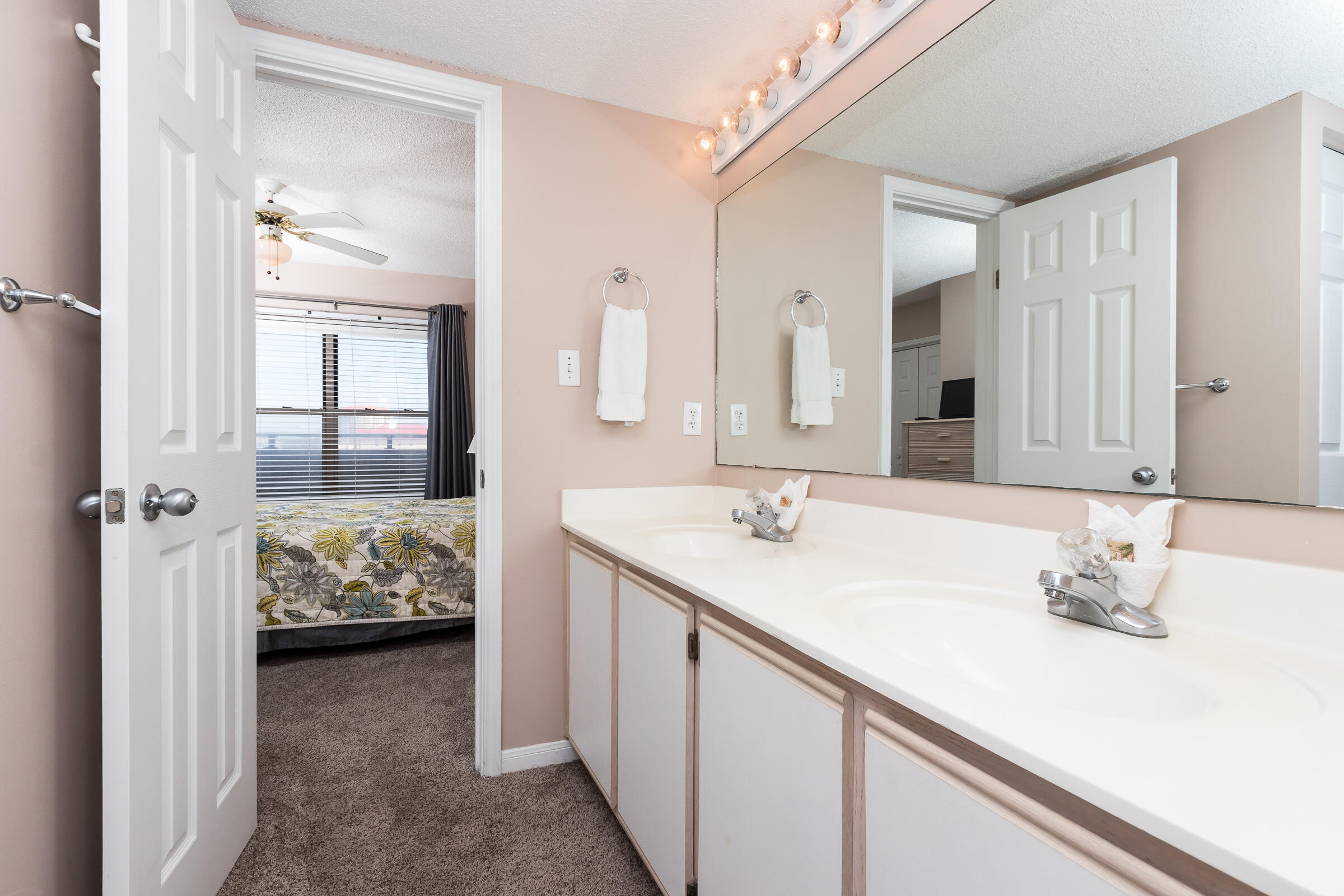 EMERALD TOWERS WEST CONDO - Residential