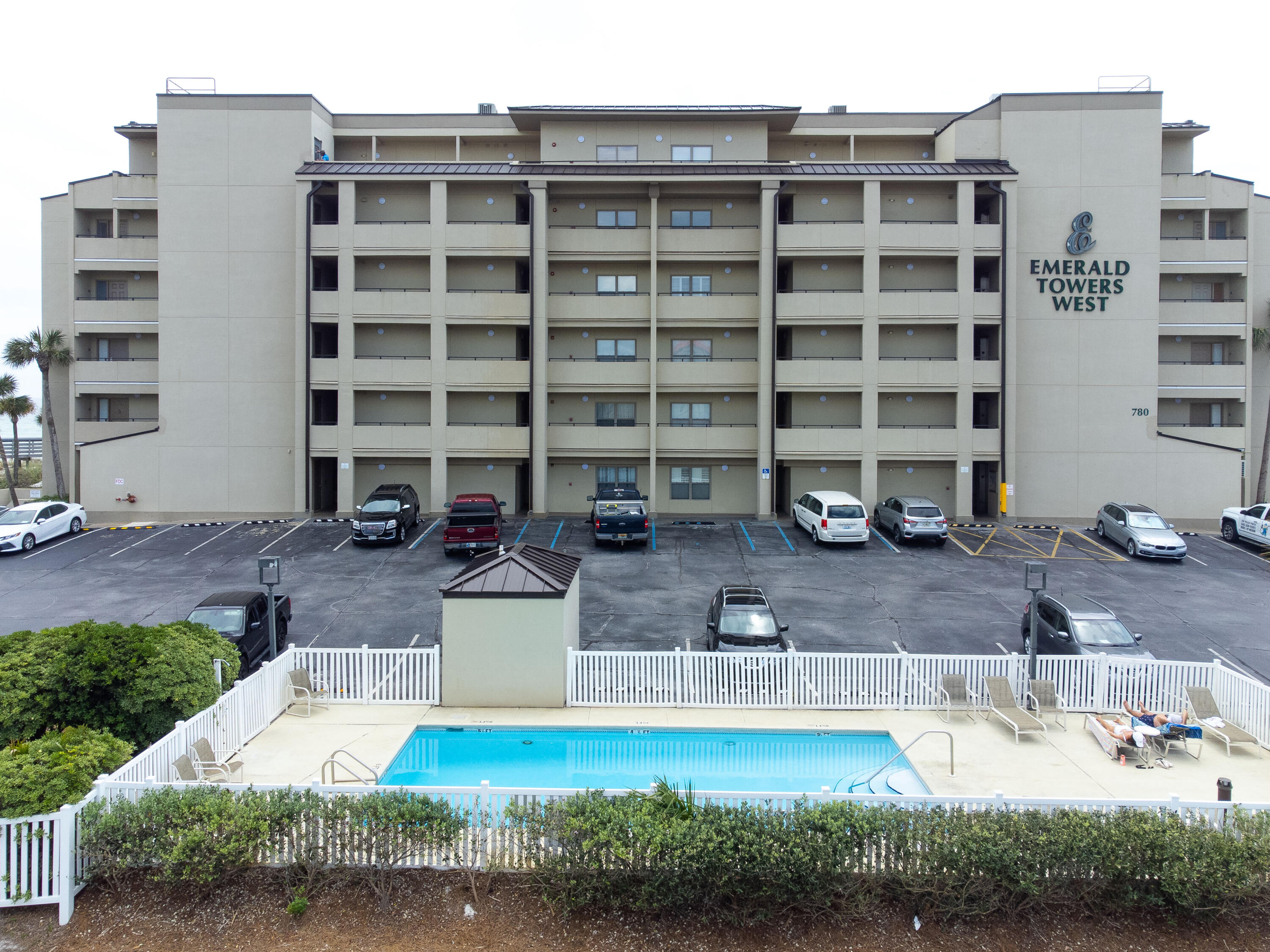 EMERALD TOWERS WEST CONDO - Residential